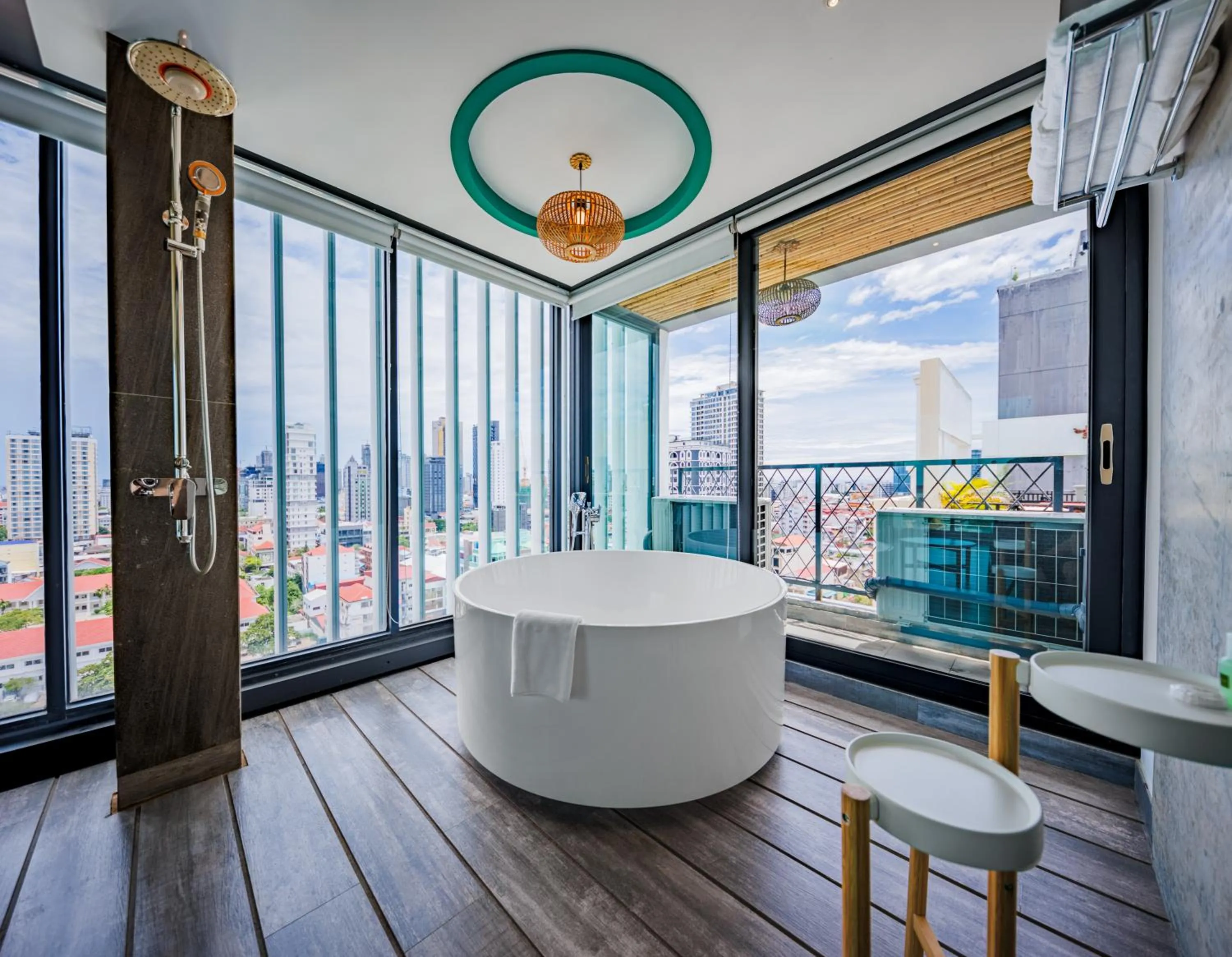 Bath in CHECK inn Phnom Penh Royal Palace