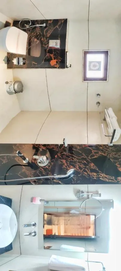Bathroom in HOTEL SUNCITY PALACE