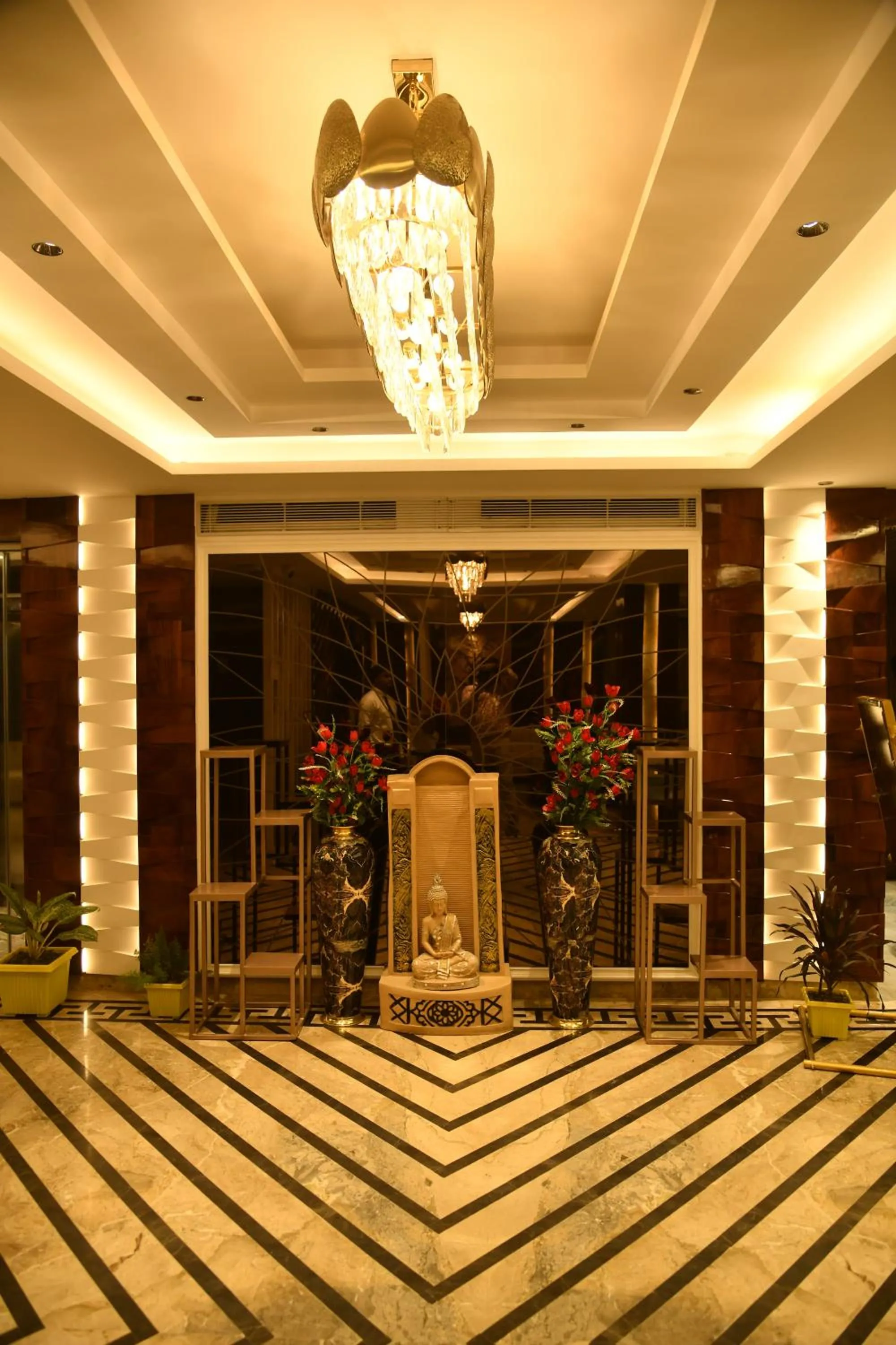 Lobby or reception in HOTEL SUNCITY PALACE
