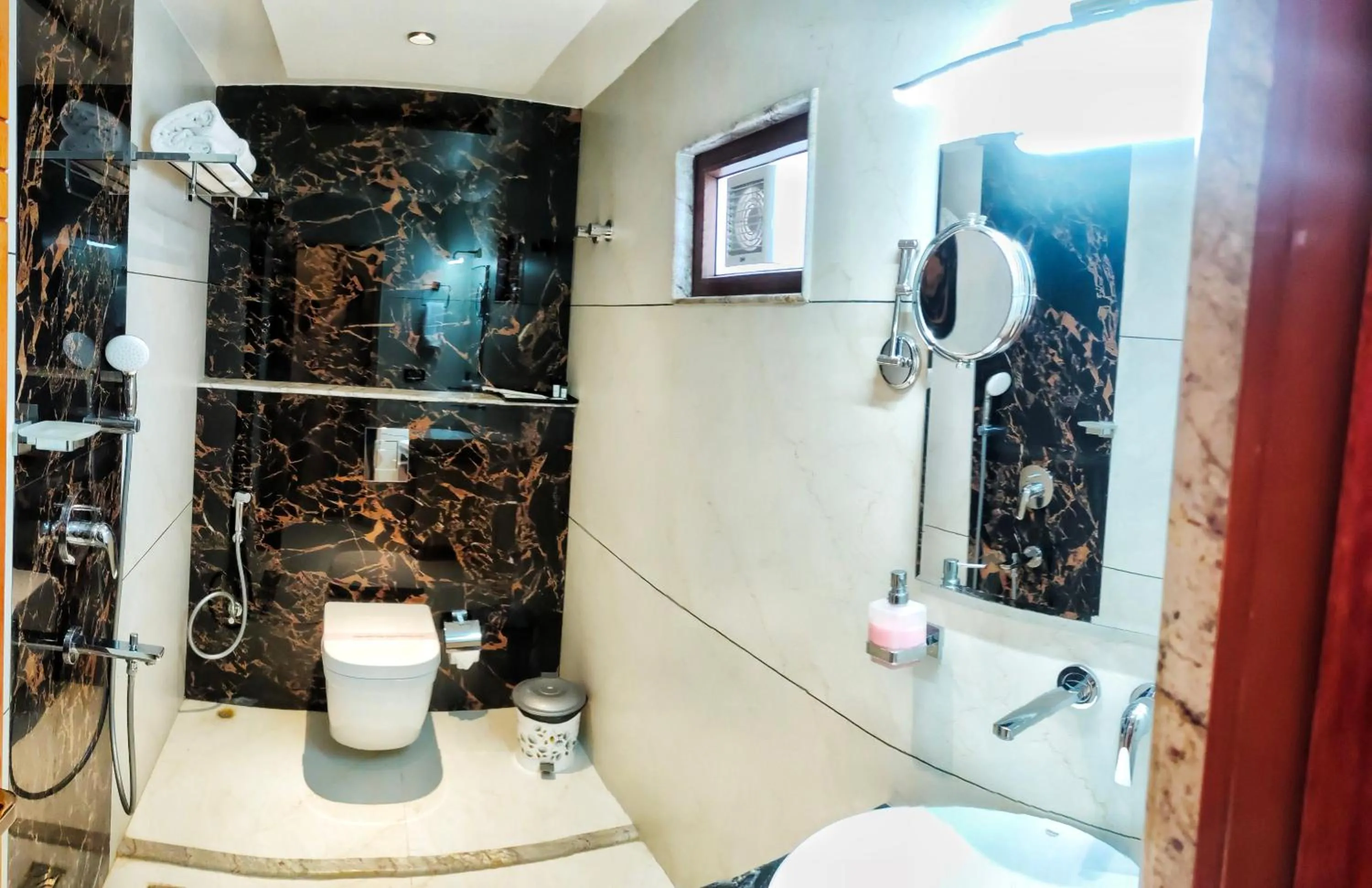 Bathroom in HOTEL SUNCITY PALACE