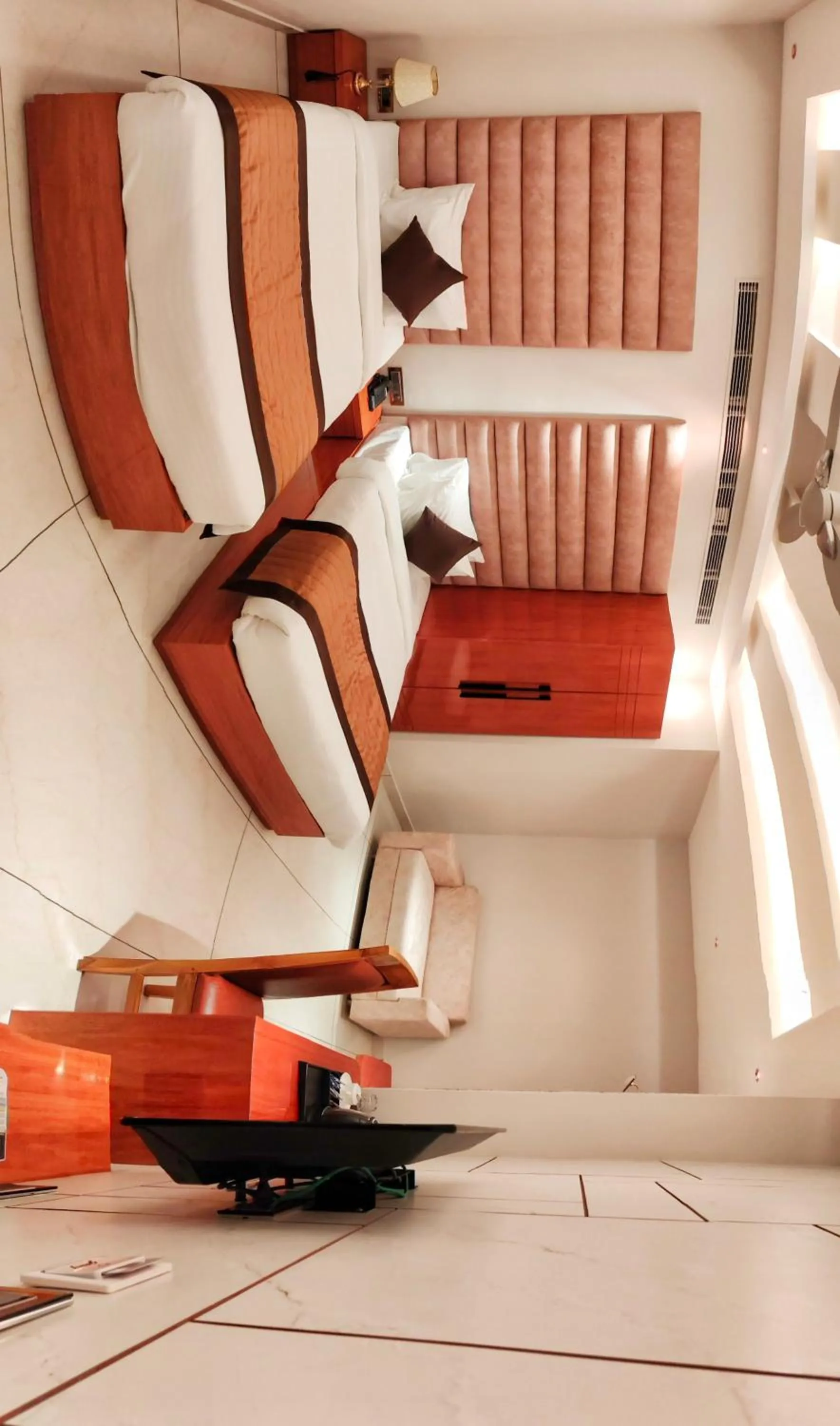 Living room in HOTEL SUNCITY PALACE