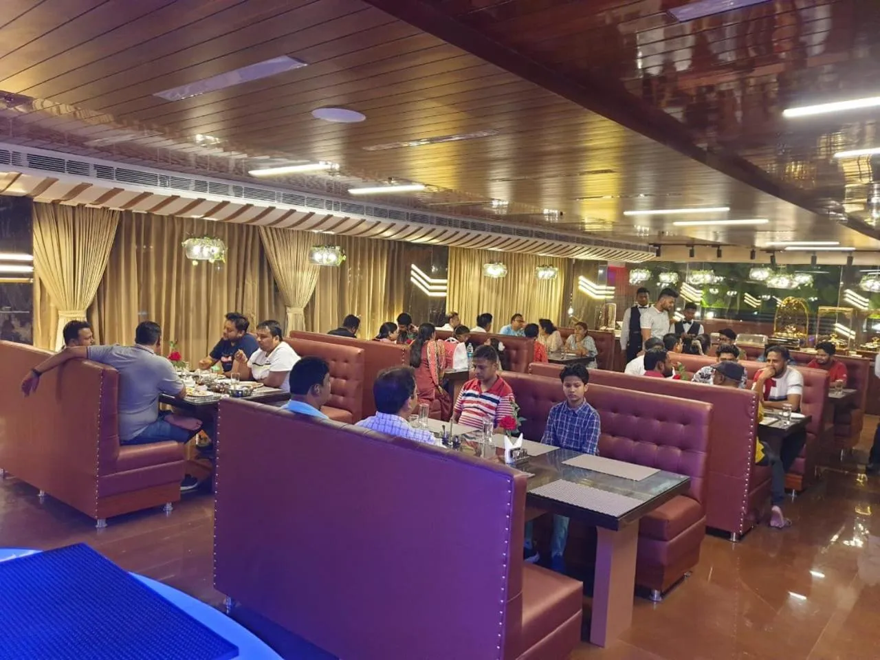 Restaurant/places to eat in HOTEL SUNCITY PALACE