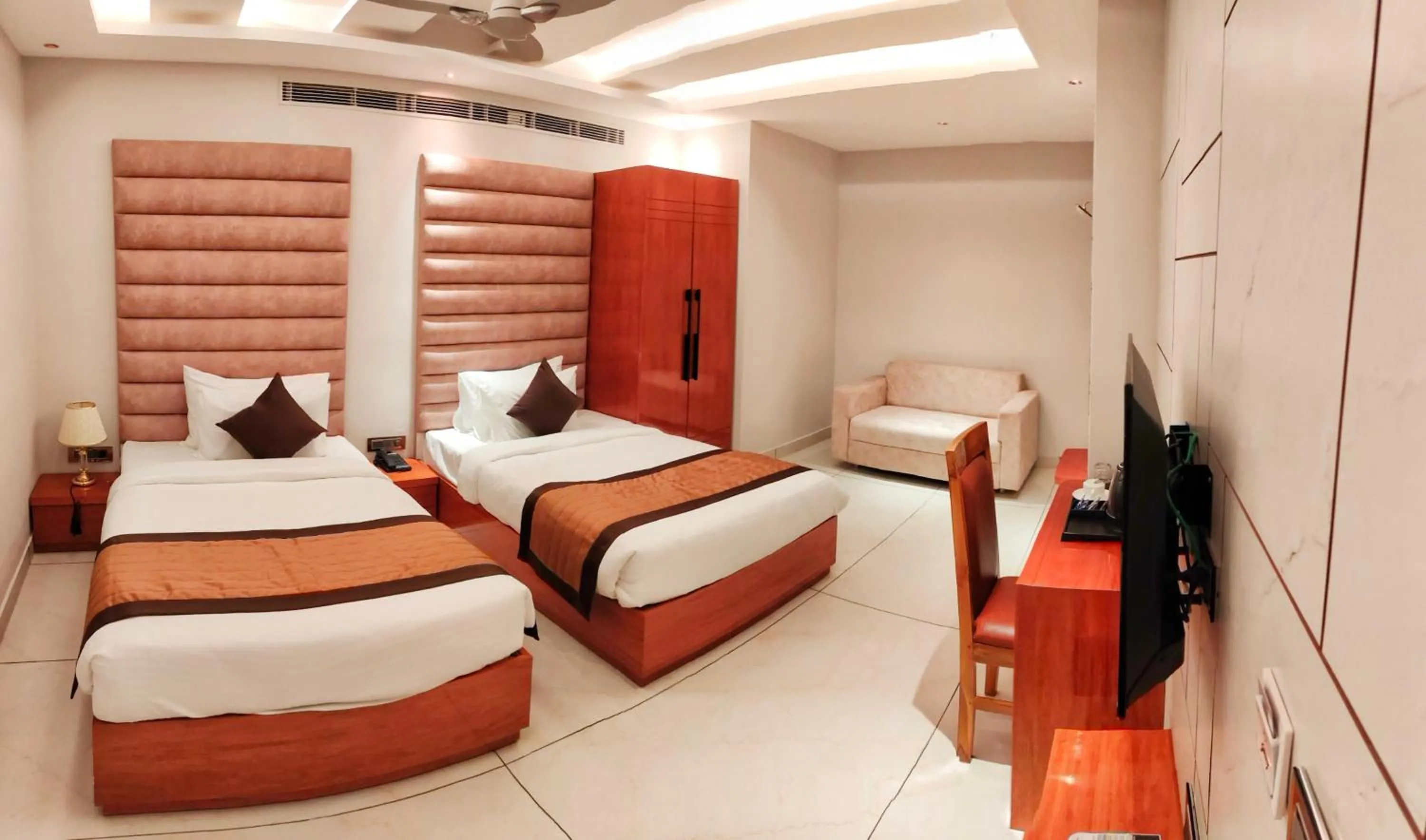 Bed in HOTEL SUNCITY PALACE