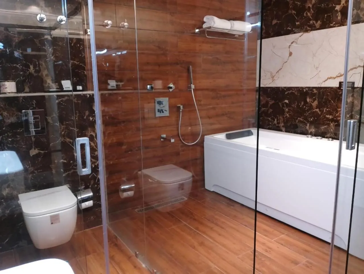 Hot Tub in HOTEL SUNCITY PALACE