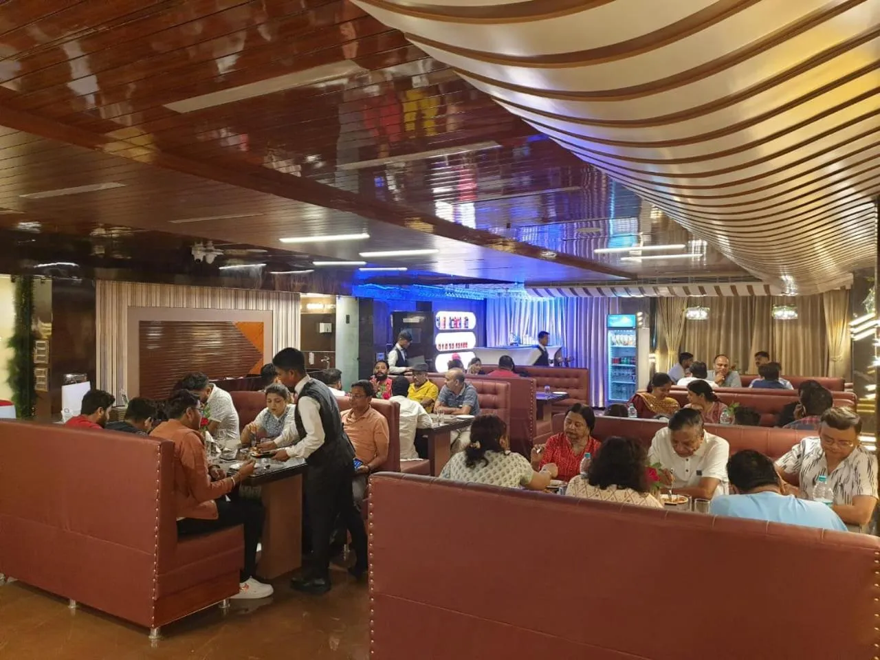 Restaurant/places to eat in HOTEL SUNCITY PALACE