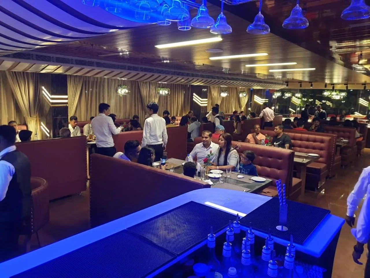 Restaurant/places to eat in HOTEL SUNCITY PALACE