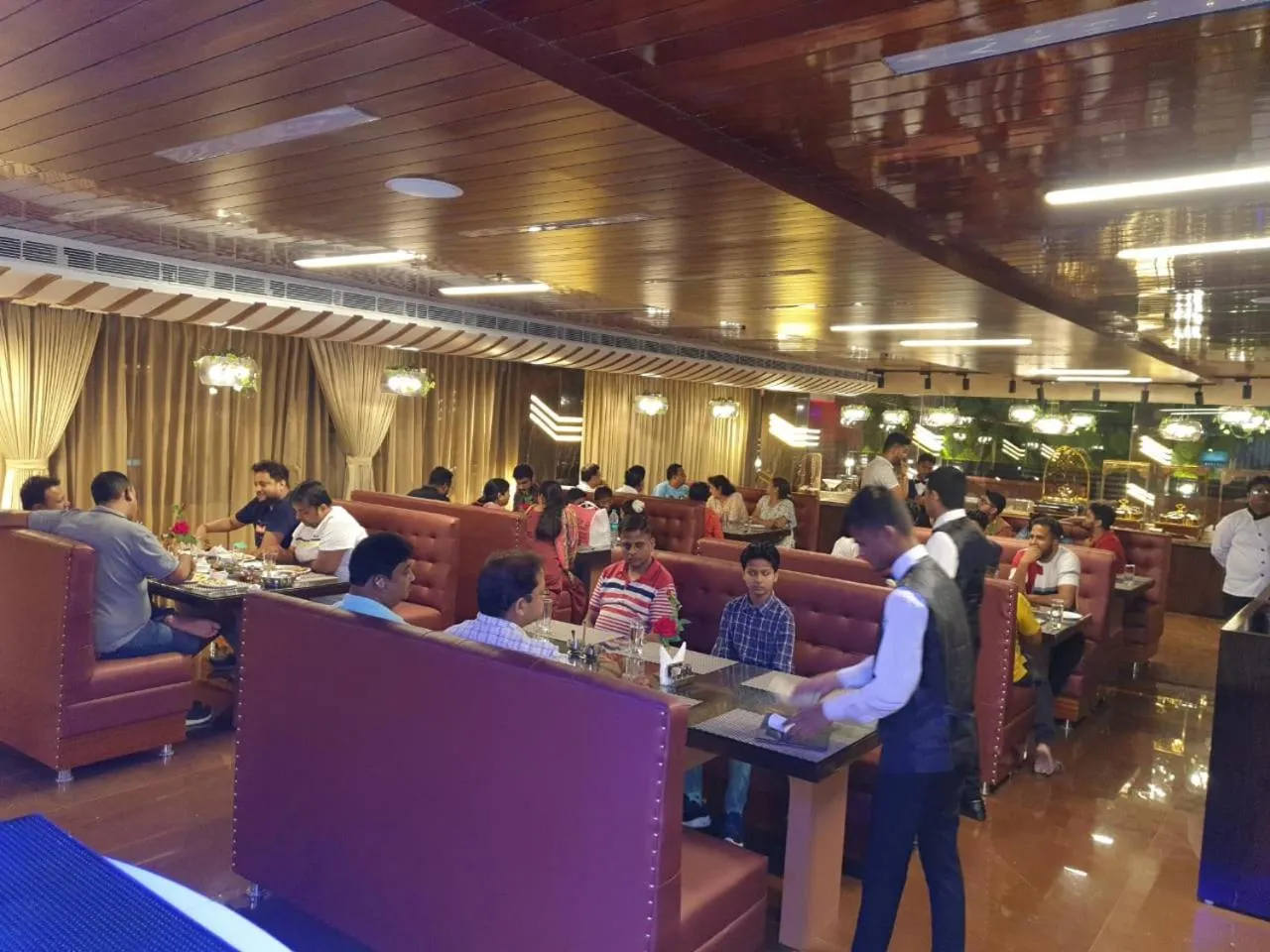 Restaurant/places to eat in HOTEL SUNCITY PALACE