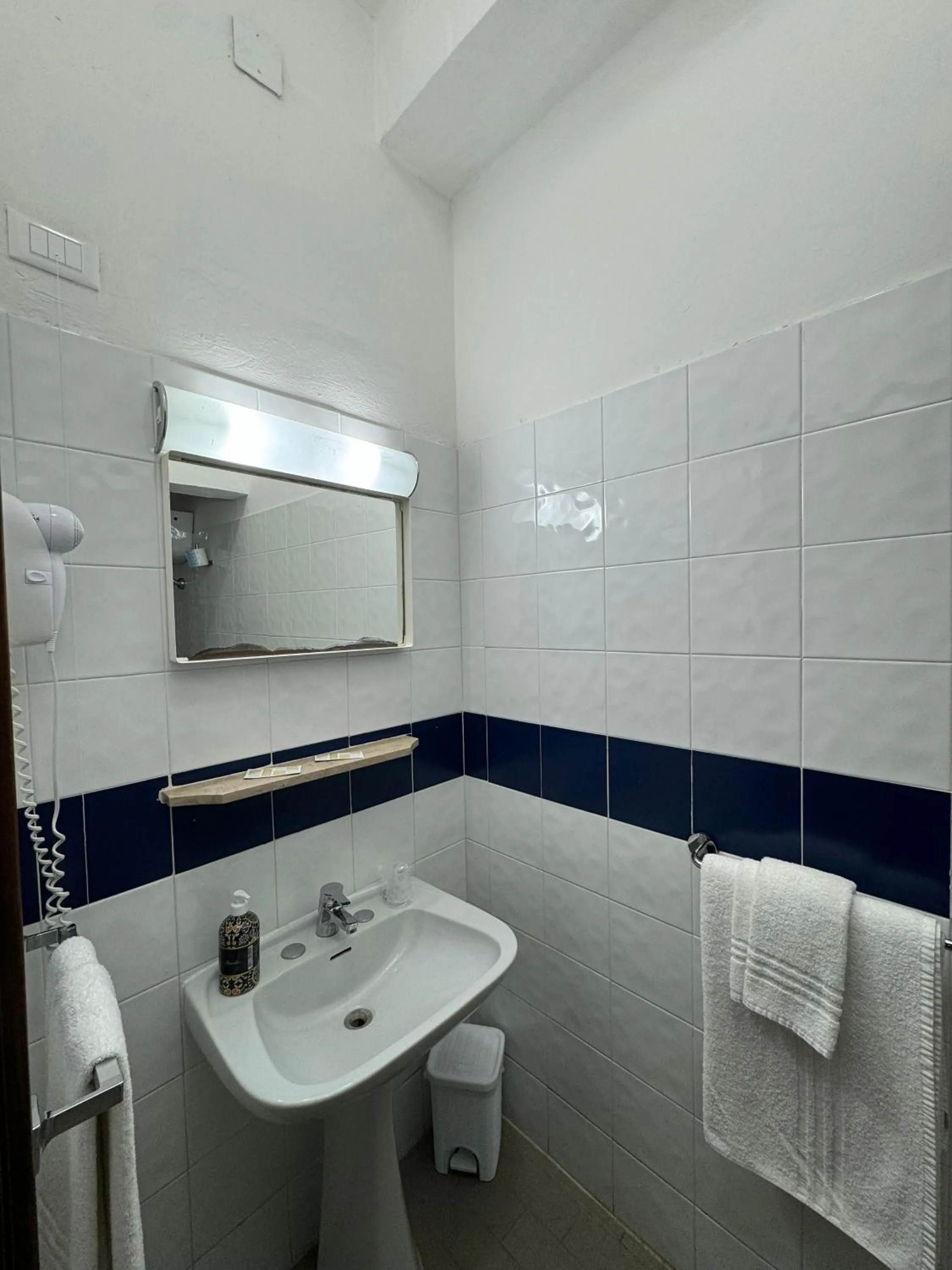 Bathroom in Hotel Valente