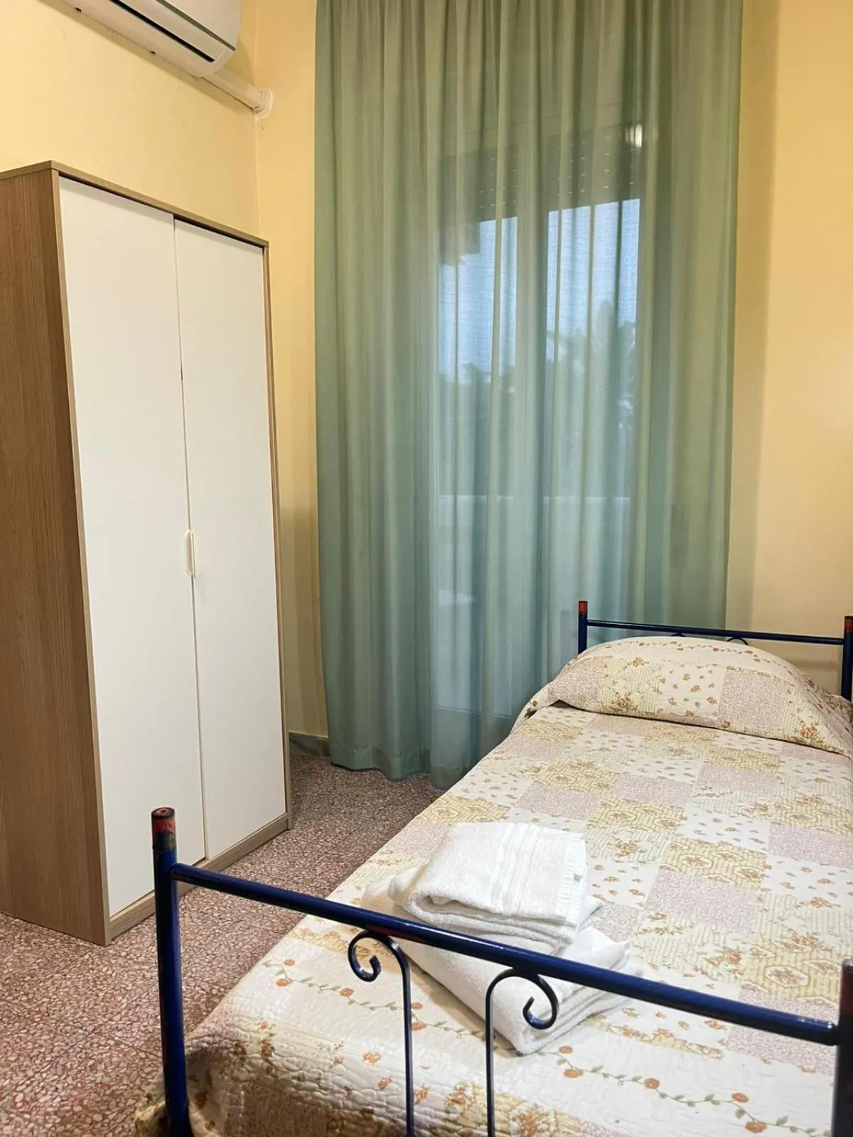 Photo of the whole room, Bed in Hotel Valente