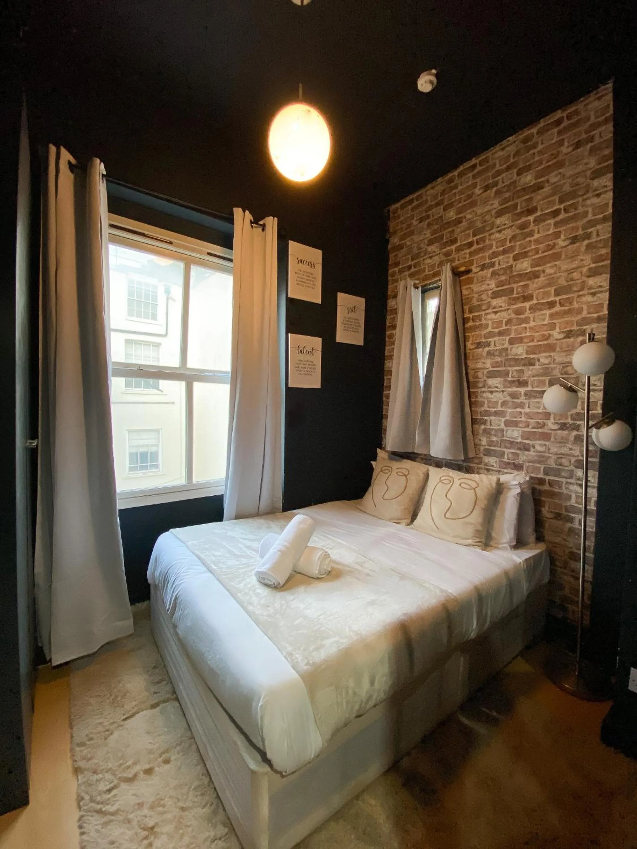 Bedroom, Bed in Modern Studios Close To Hyde Park