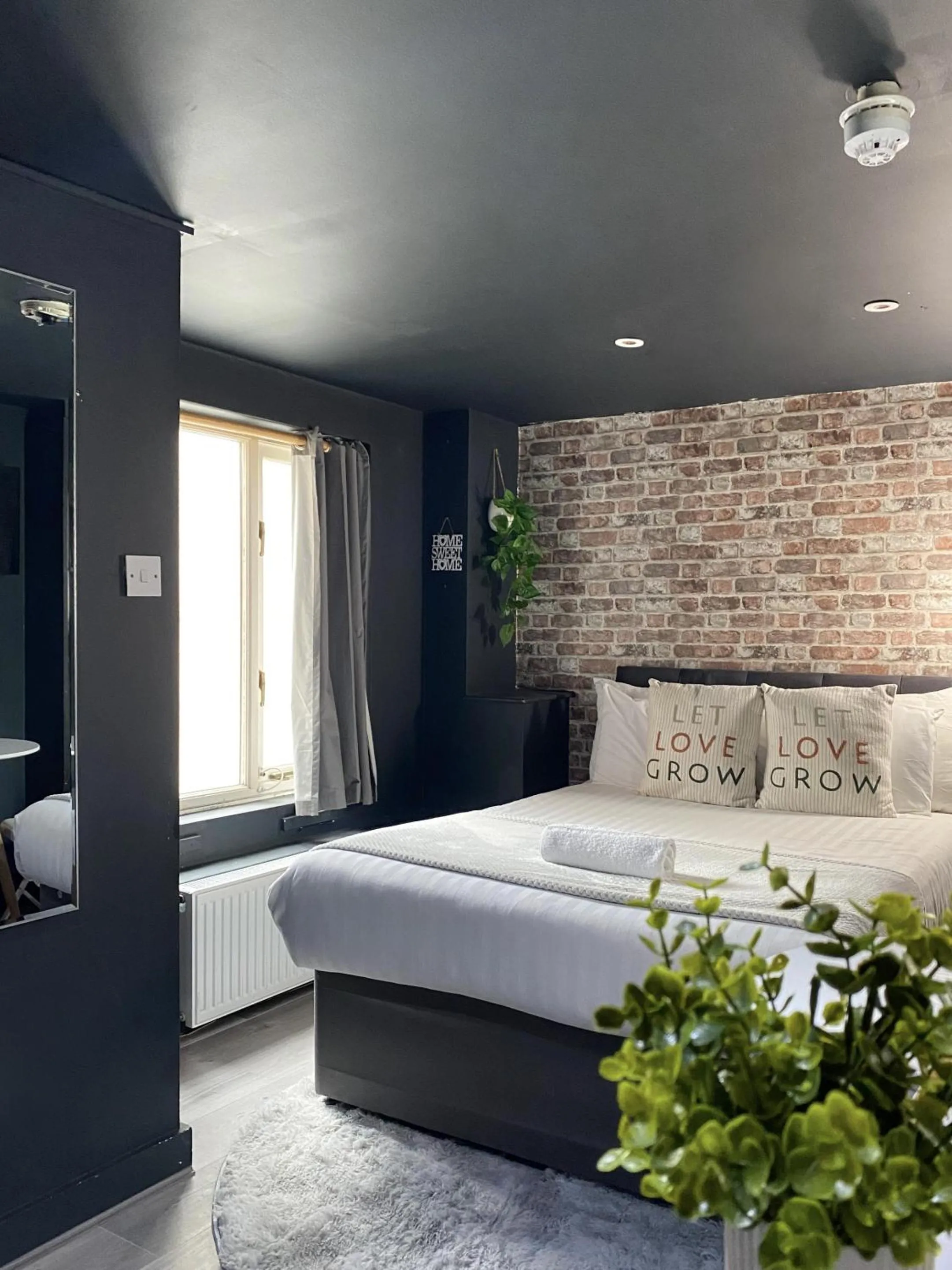 Bedroom, Bed in Modern Studios Close To Hyde Park