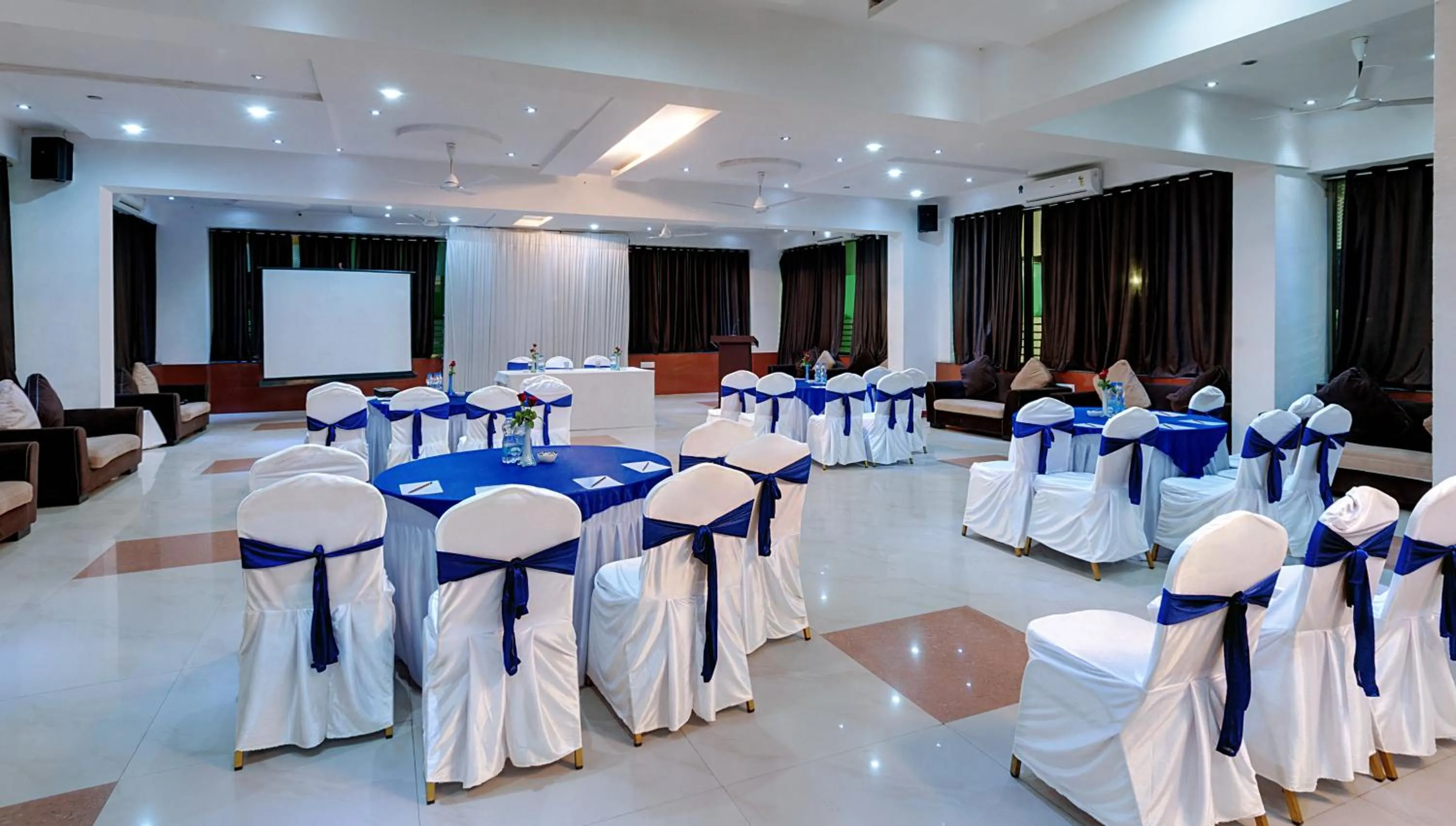 Business facilities in Hotel Balaji Central