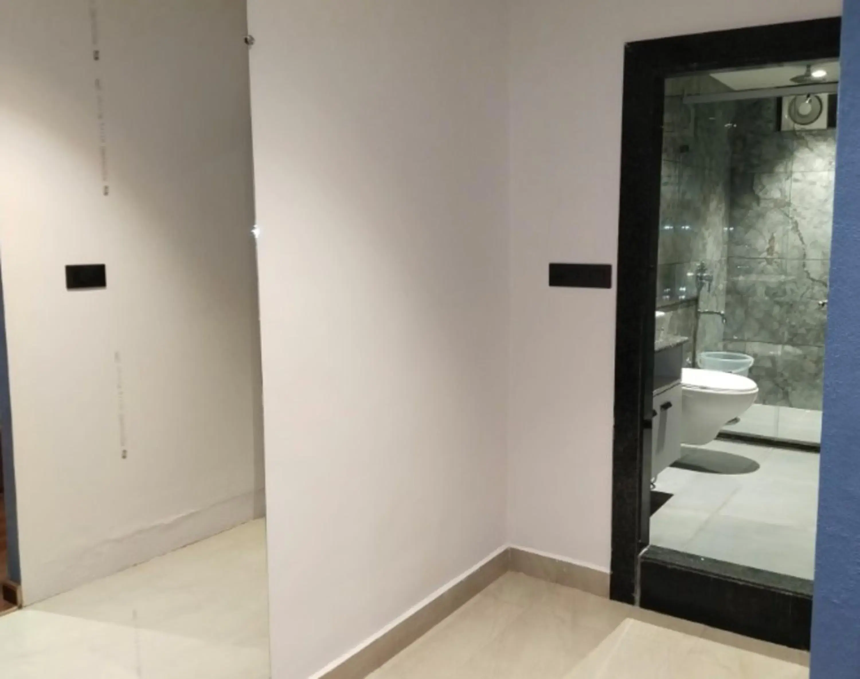 Superior King Room - single occupancy in Hotel Balaji Central Superior King Room - single occupancy in Hotel Balaji Central