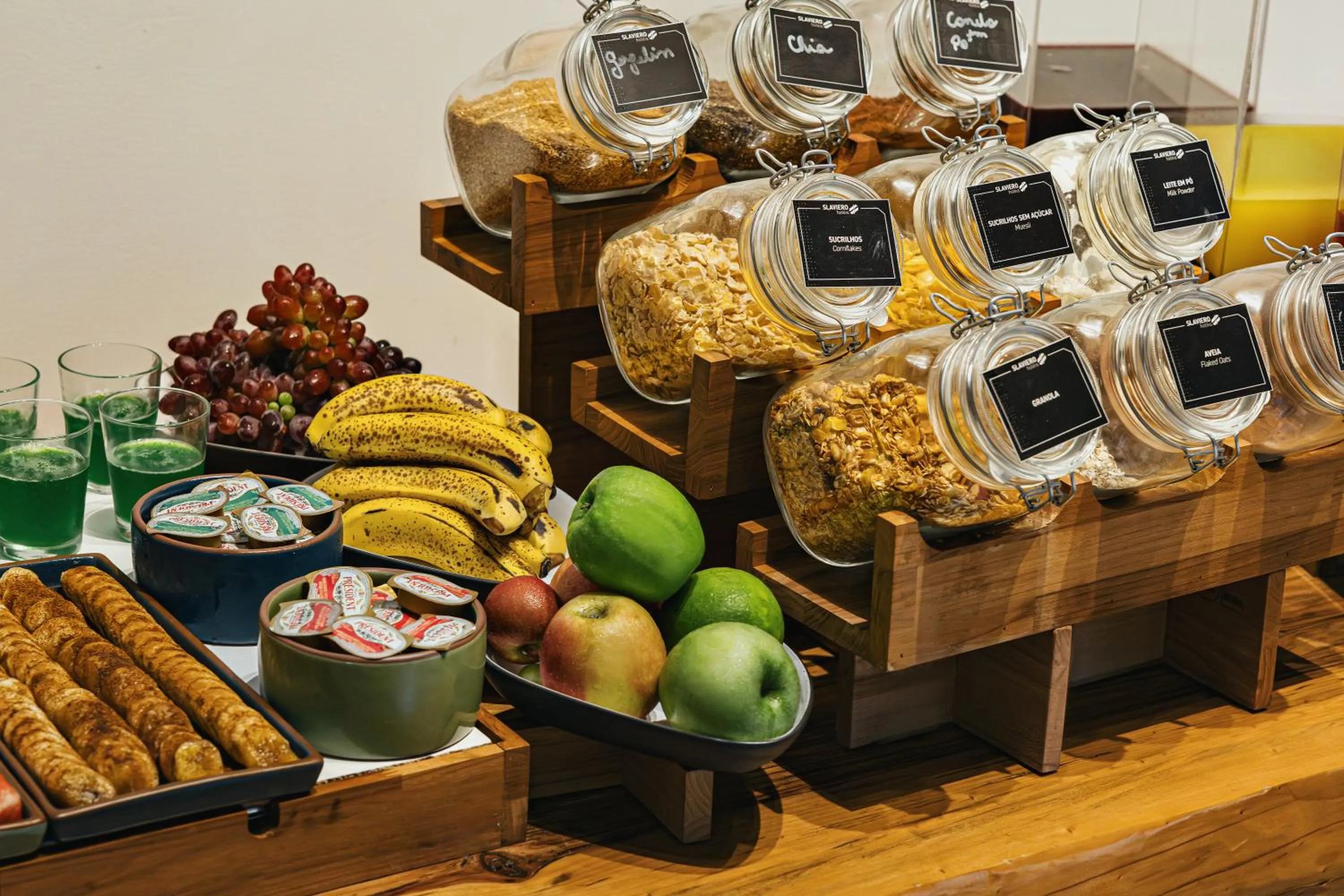 Breakfast in Hotel Boutique Vinícola Araucária by Slaviero Hotéis