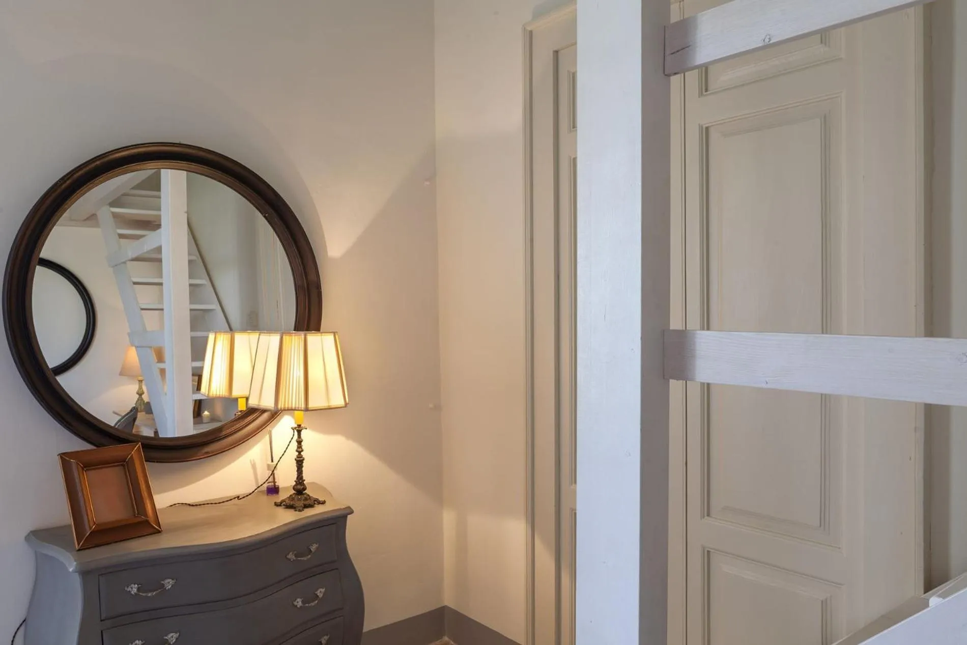 Decorative detail in Palazzo Siena - Home & More