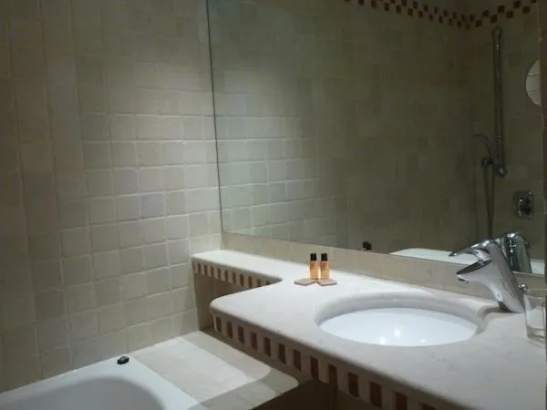 Bathroom in Hôtel du Vieux Marais