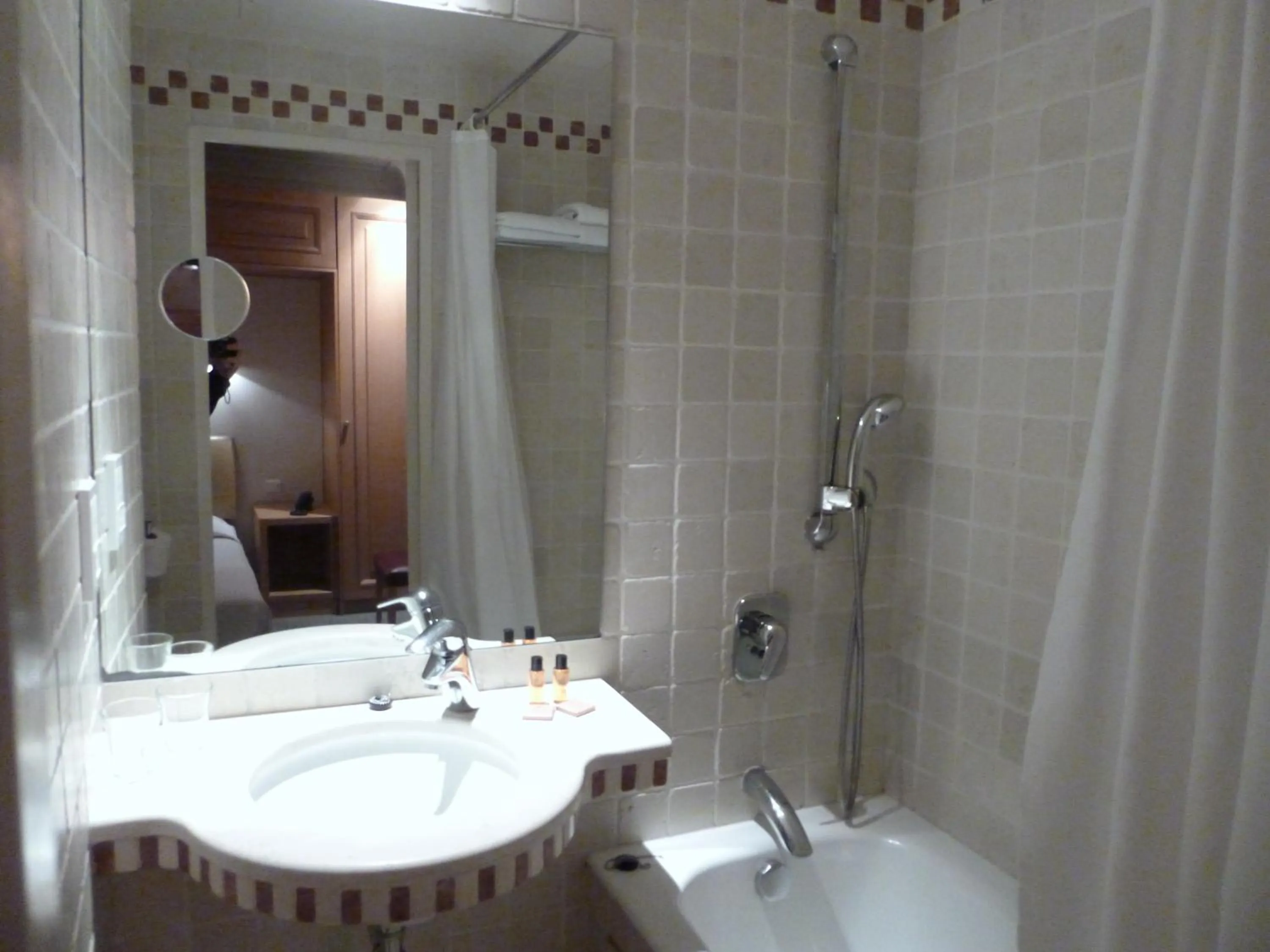 Bathroom in Hôtel du Vieux Marais