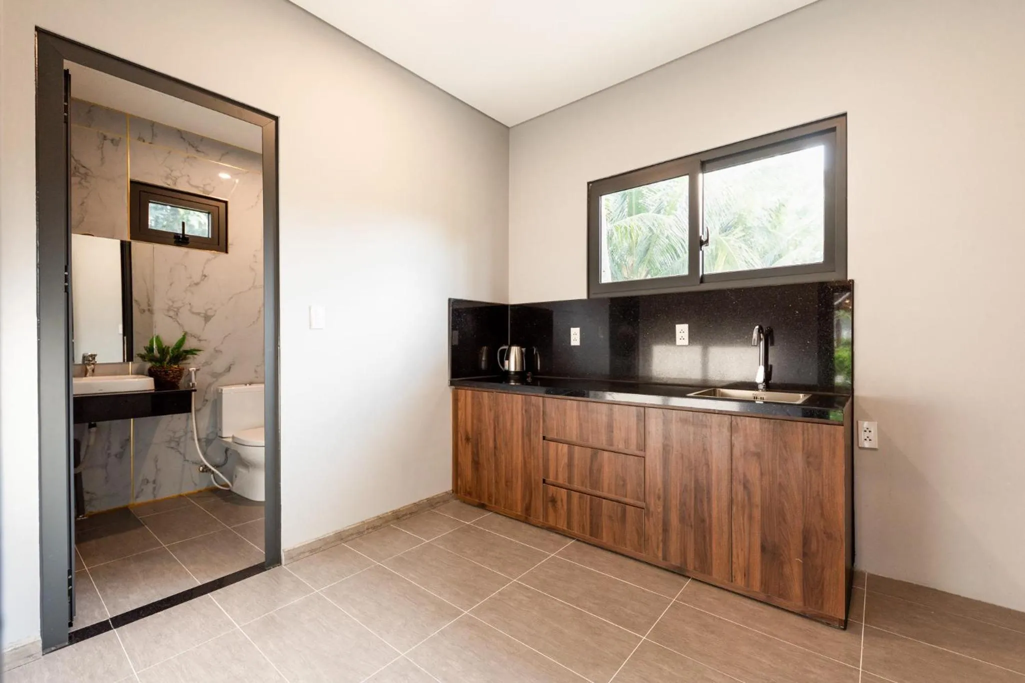 Kitchen or kitchenette in Emerald Garden Retreat