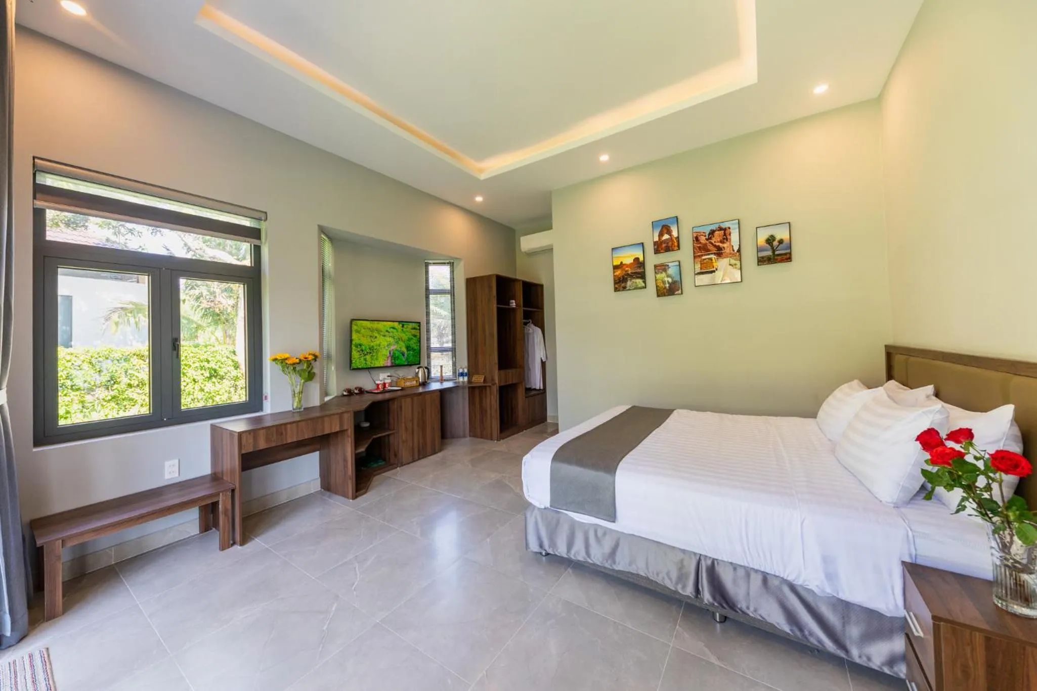 Bedroom, Bed in Emerald Garden Retreat