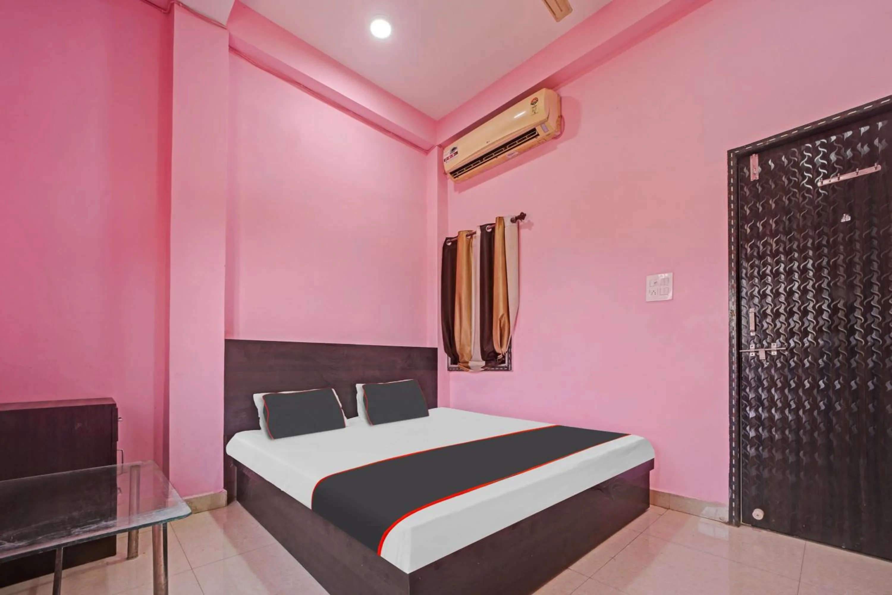 Bedroom, Bed in Super Hotel O Air Palace