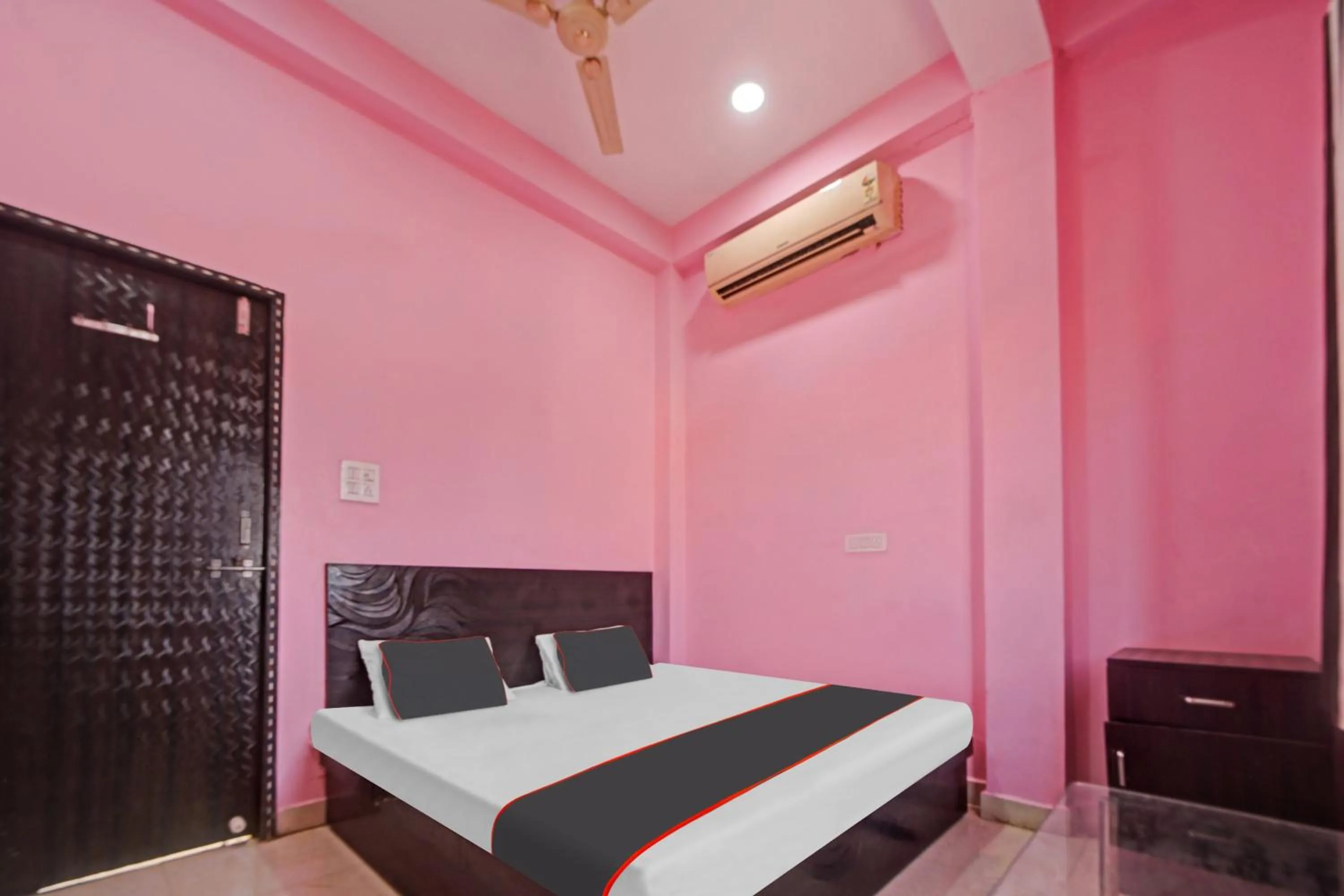 Bedroom, Bed in Super Hotel O Air Palace