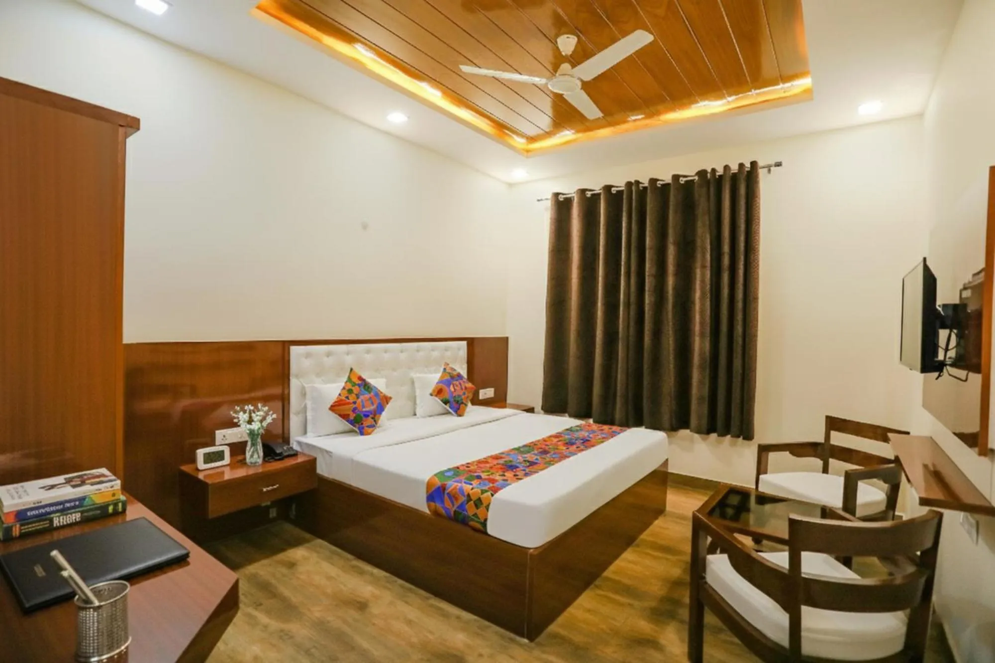 Bed in FabExpress Trijal Inn