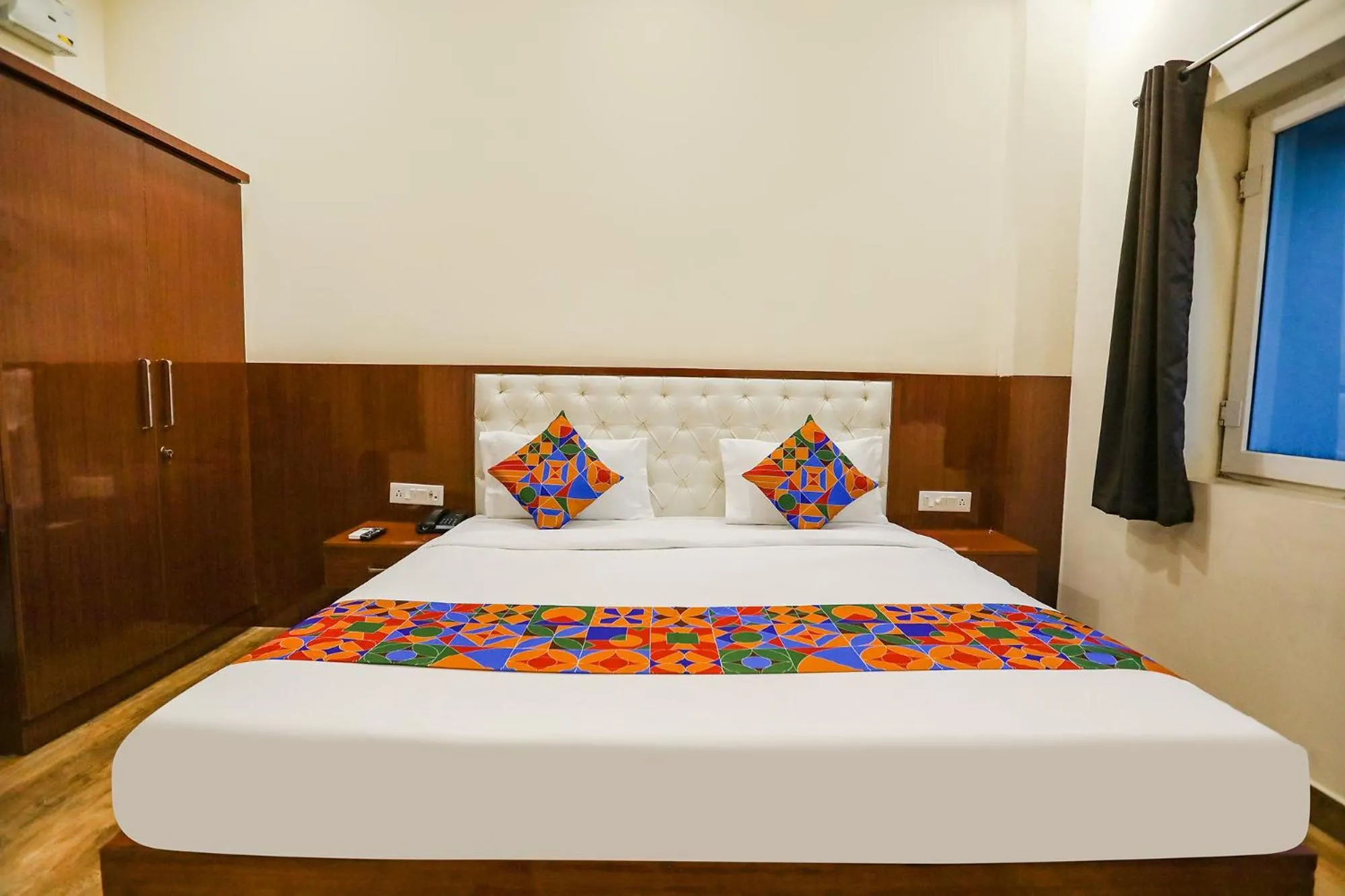 Bed in FabExpress Trijal Inn