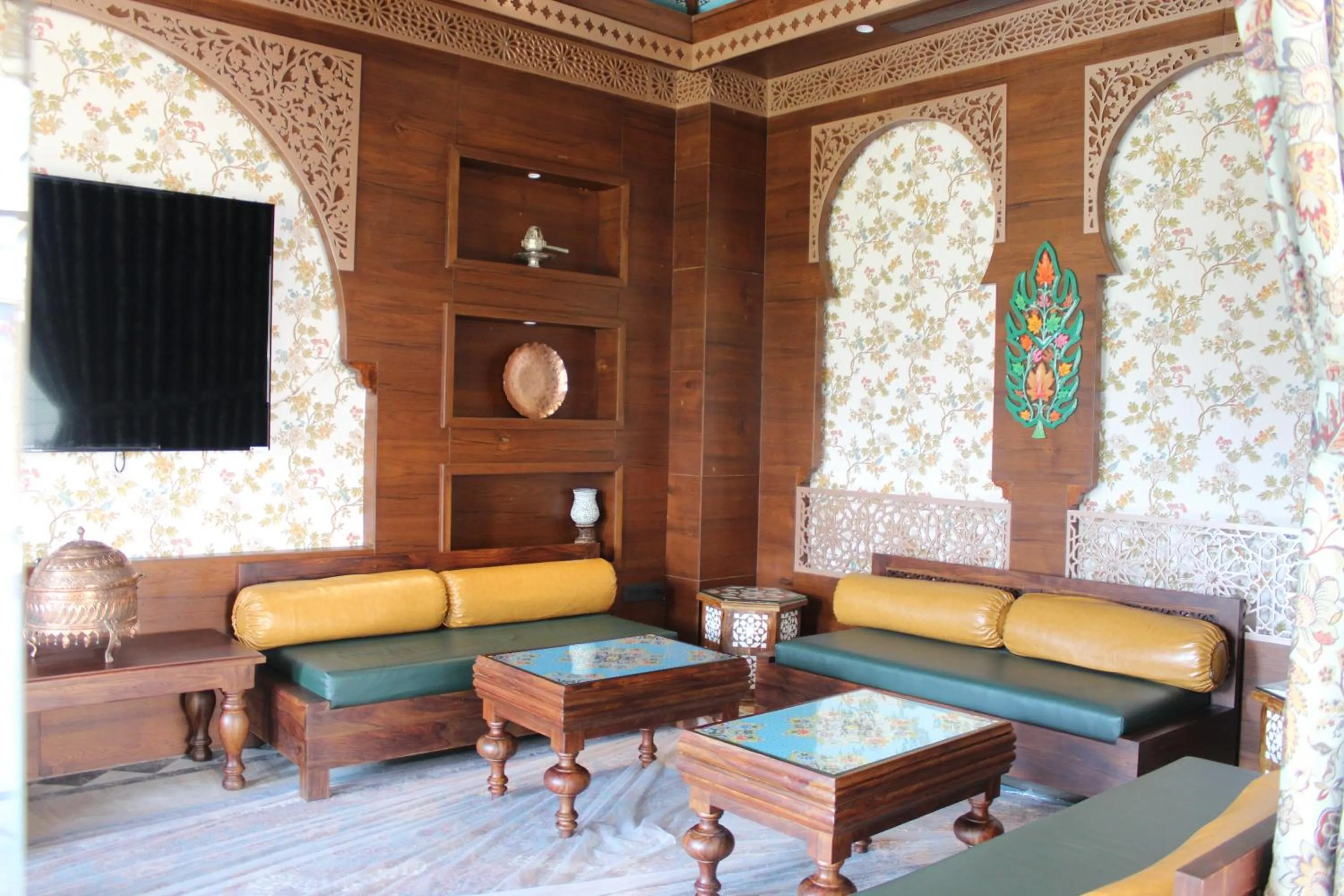 TV and multimedia in WelcomHeritage Grand, Srinagar