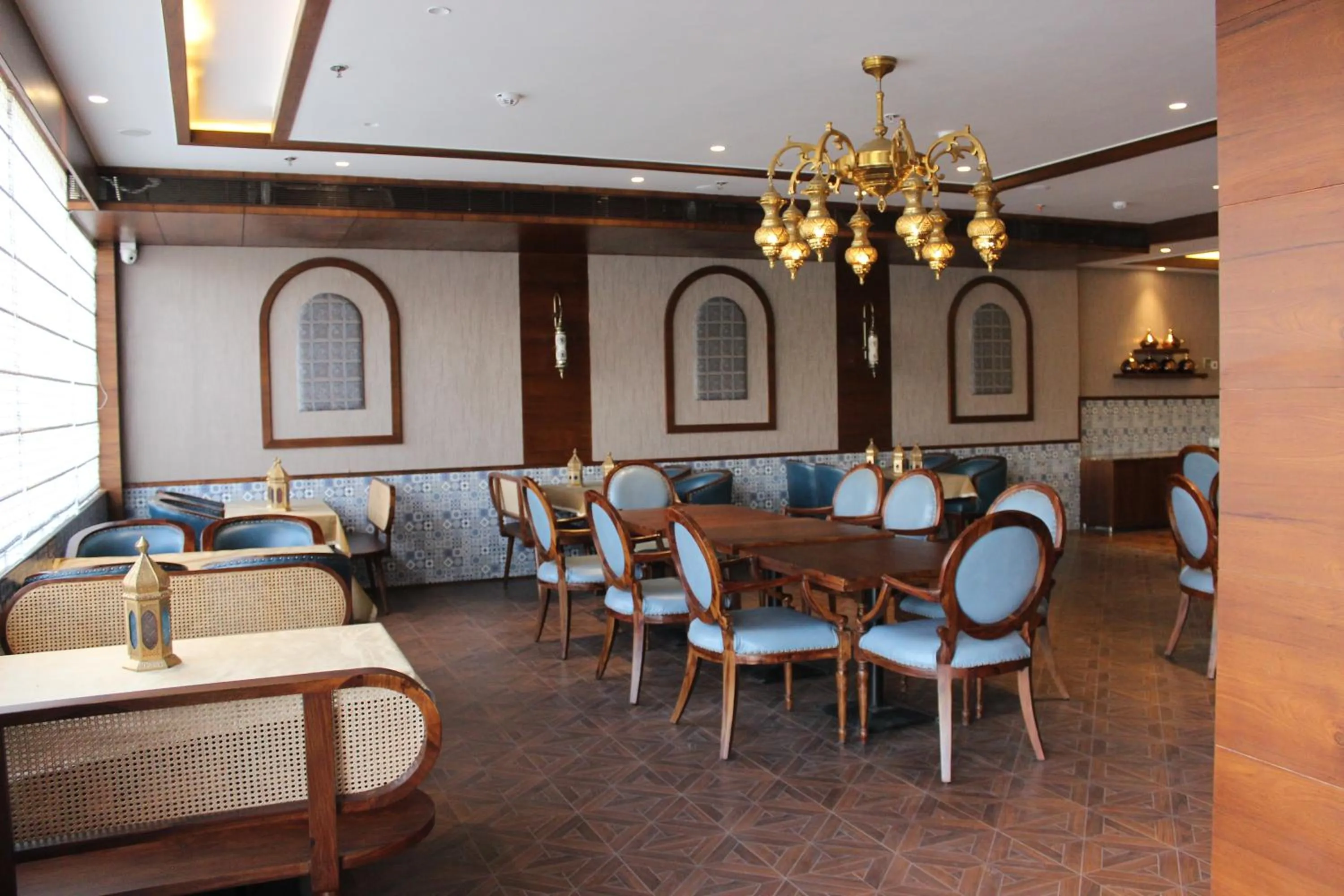 Restaurant/places to eat in WelcomHeritage Grand, Srinagar