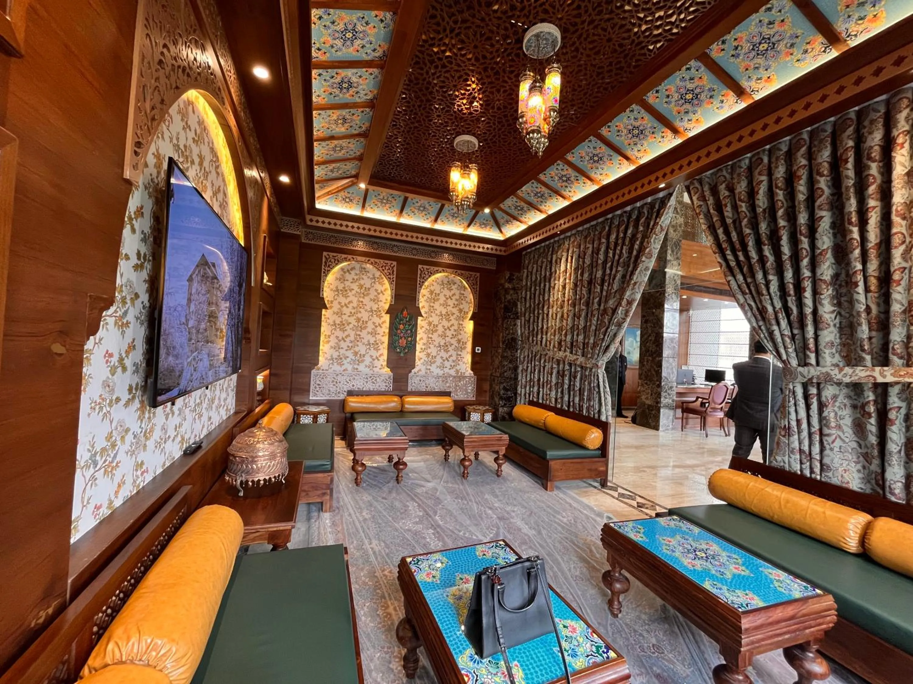 Communal lounge/ TV room in WelcomHeritage Grand, Srinagar