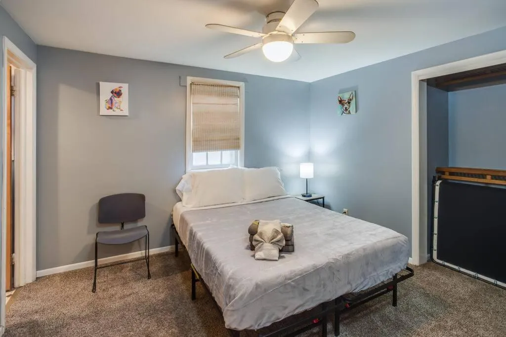 Bed in Centric Ranch in the South ave by Dwtn/UofR/Arpt