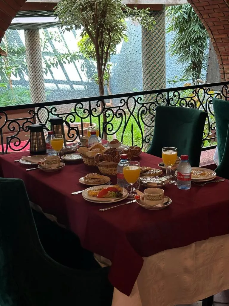 Restaurant/places to eat in Ourida Urban Hotel Rabat