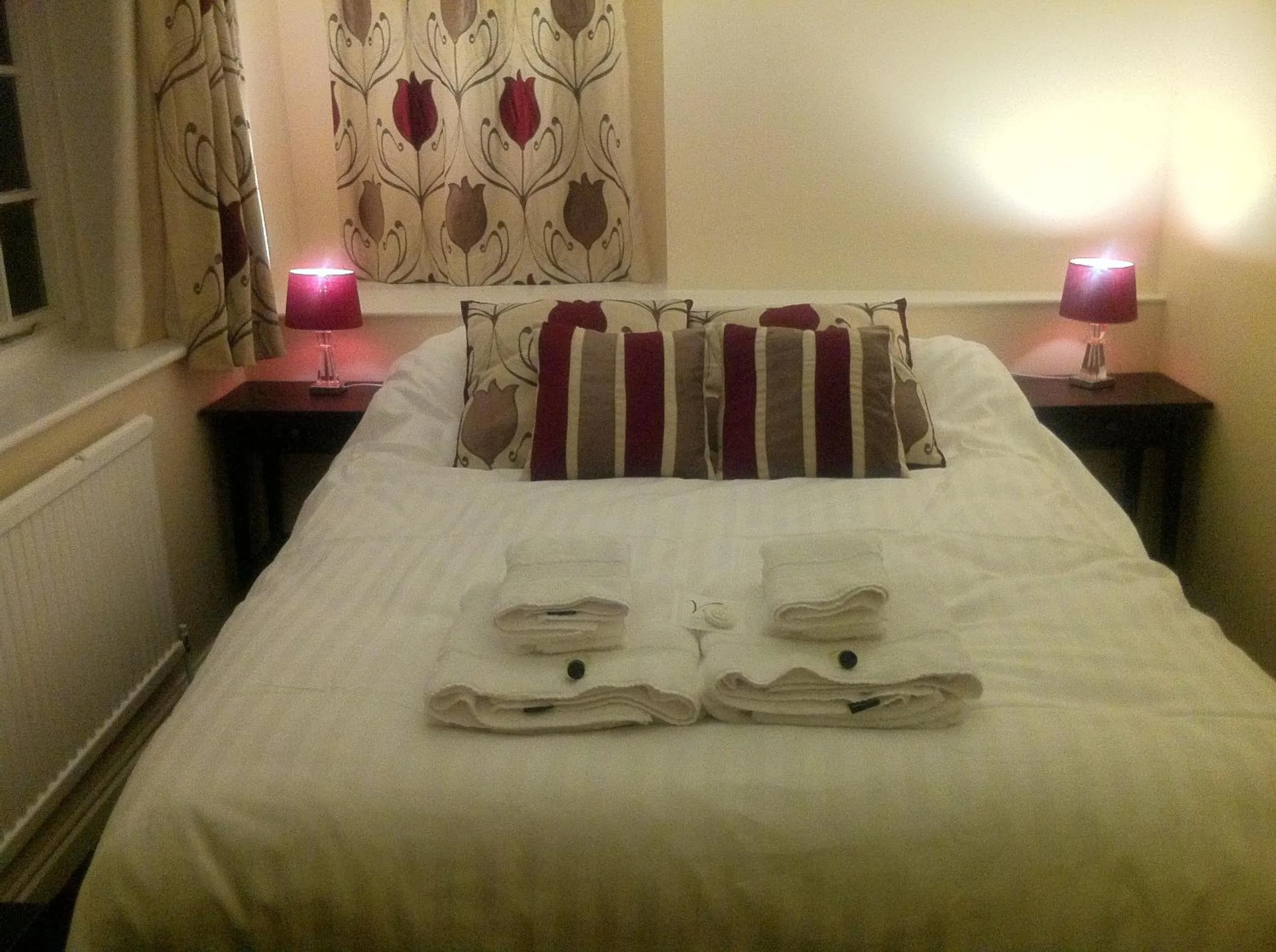 Bedroom, Bed in Bridge Hotel Brandon