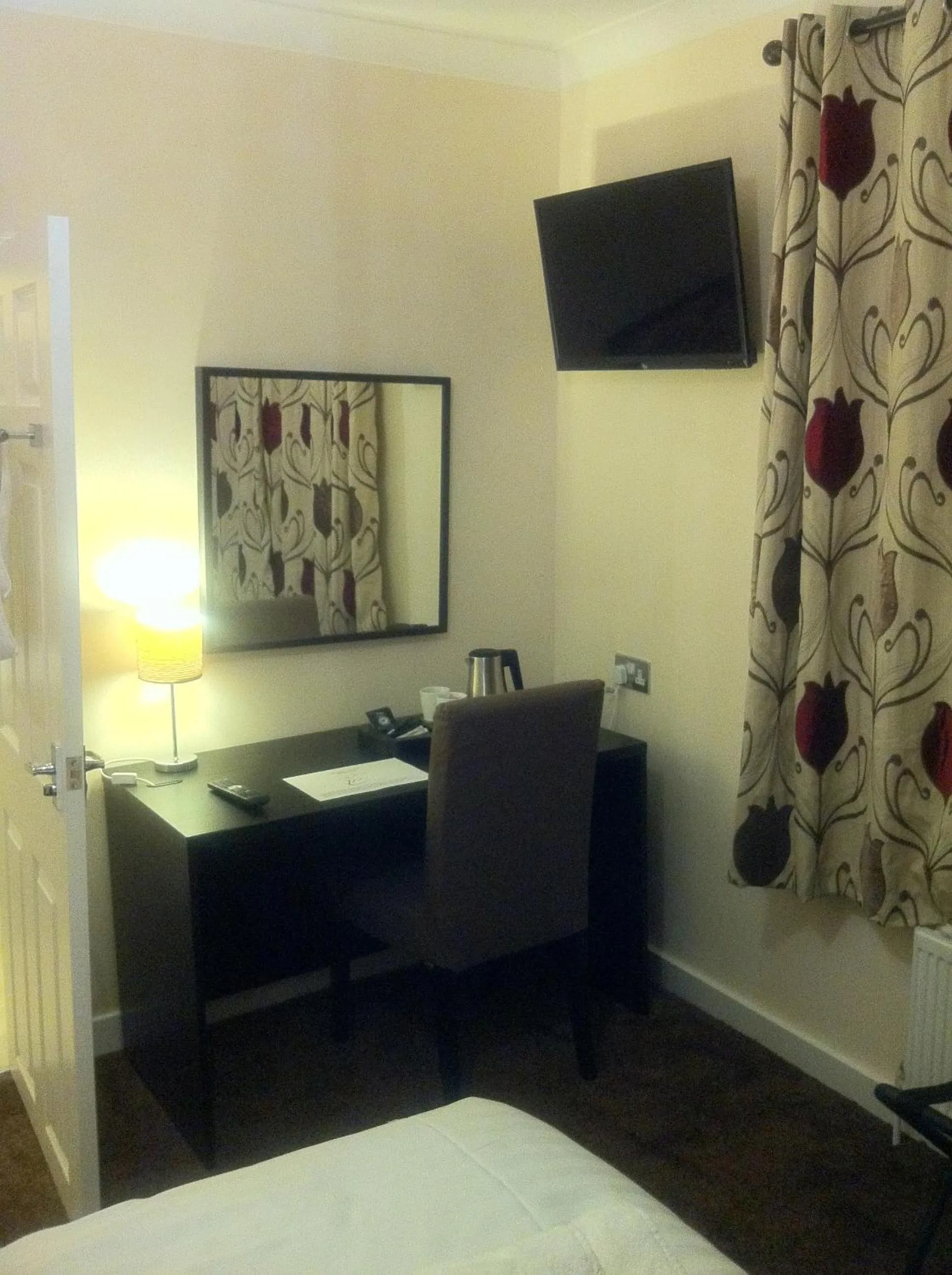 Seating area, Bed in Bridge Hotel Brandon