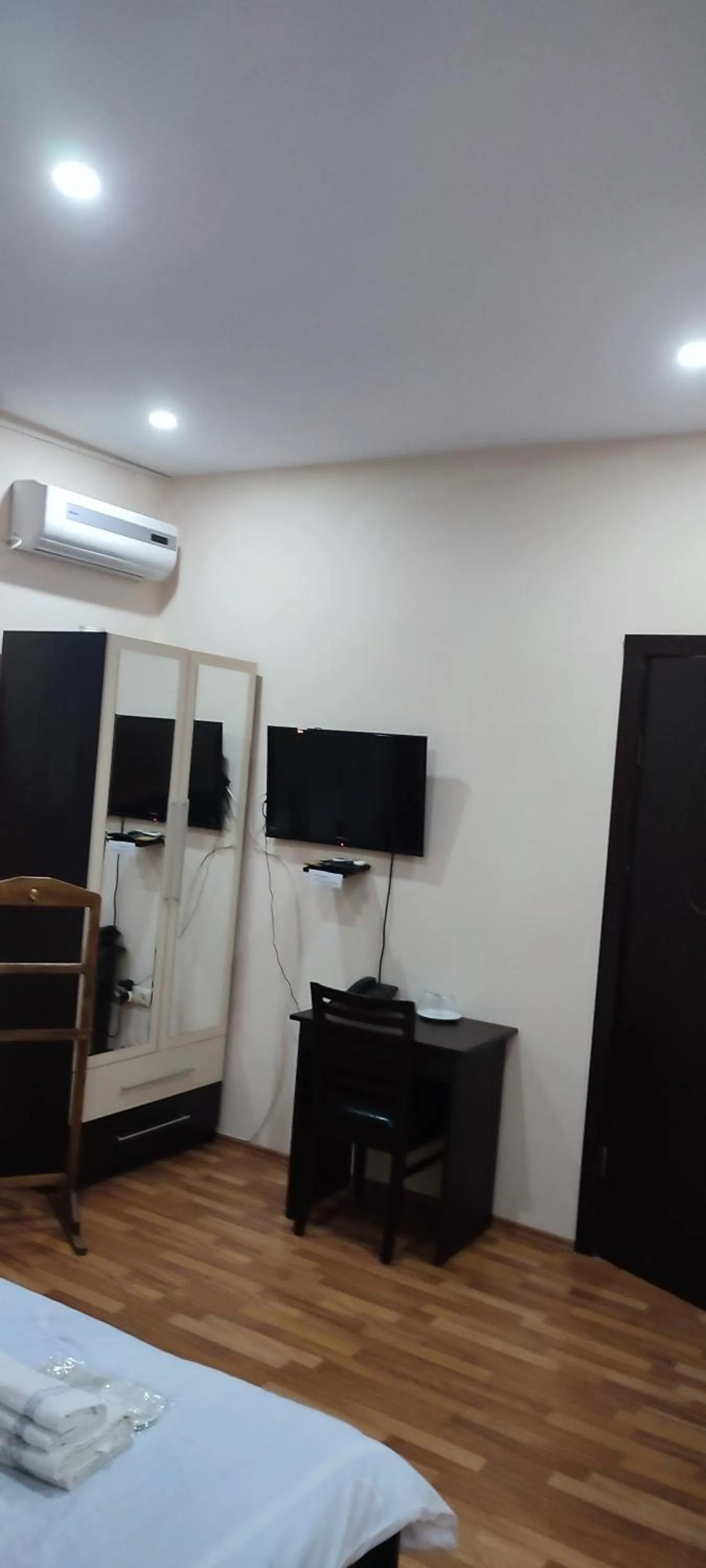 TV and multimedia in Hotel Max Comfort