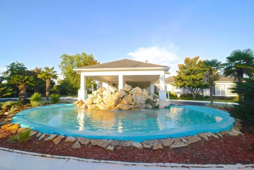 3b/2b w/ Pool & Tennis Court, Sleeps 6