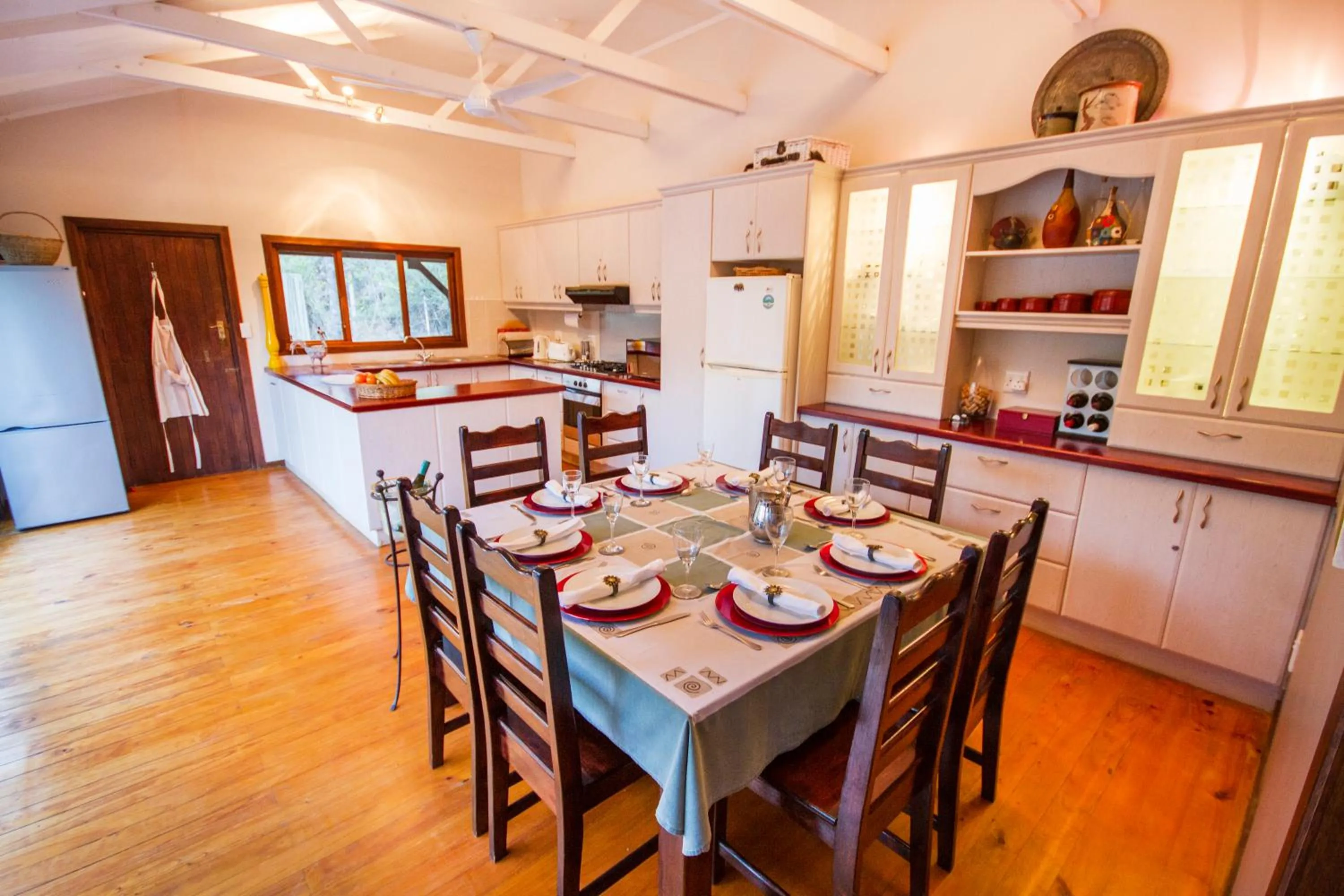 Communal kitchen in Thornwood