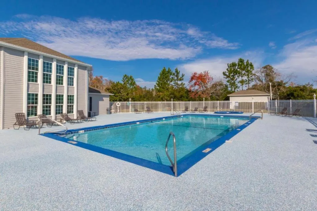 2br/2ba Full Condo w/ Pool & Gym, Sleeps 6