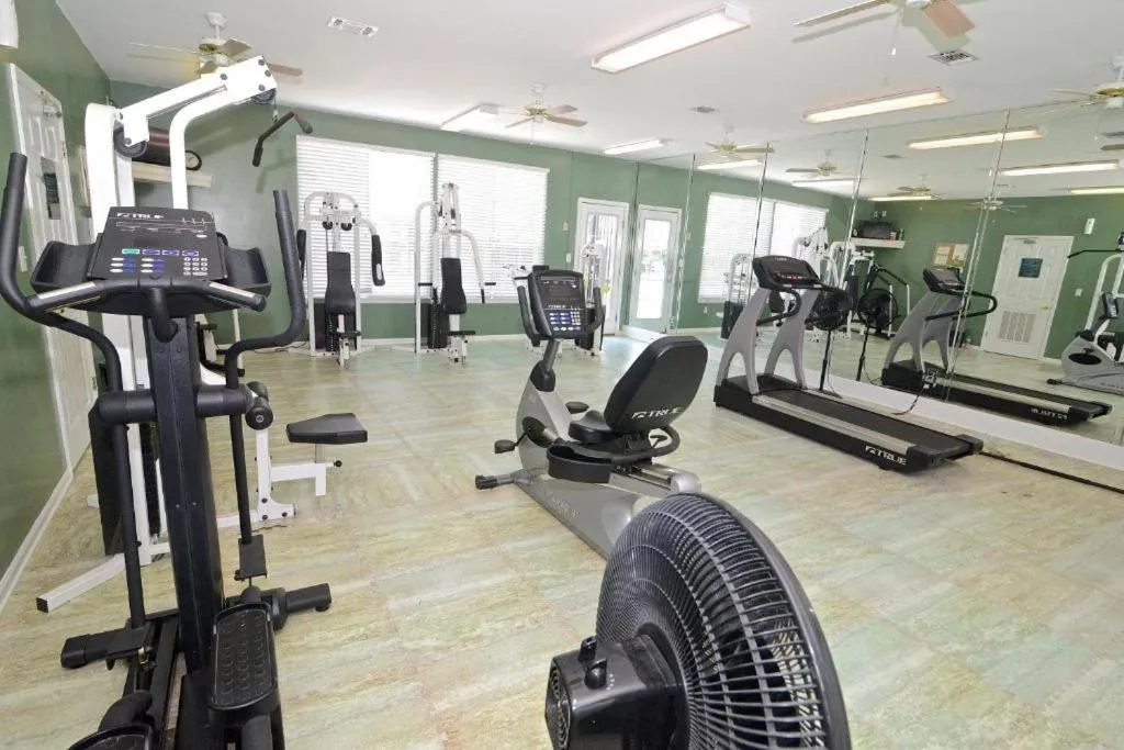 2br/2ba Full Condo w/ Pool & Gym, Sleeps 6