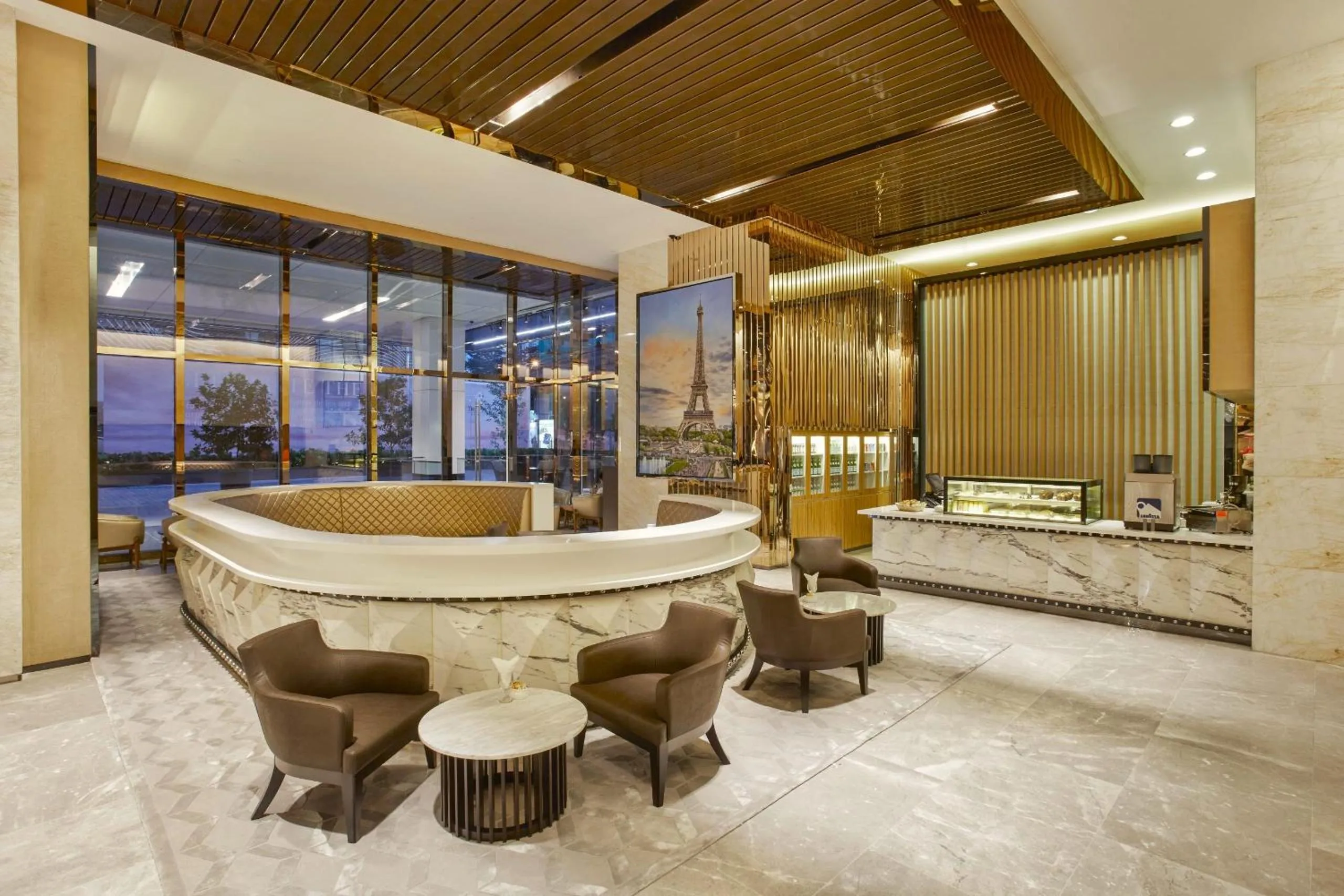 Restaurant/places to eat in Sidemen Suites at Platinum KLCC