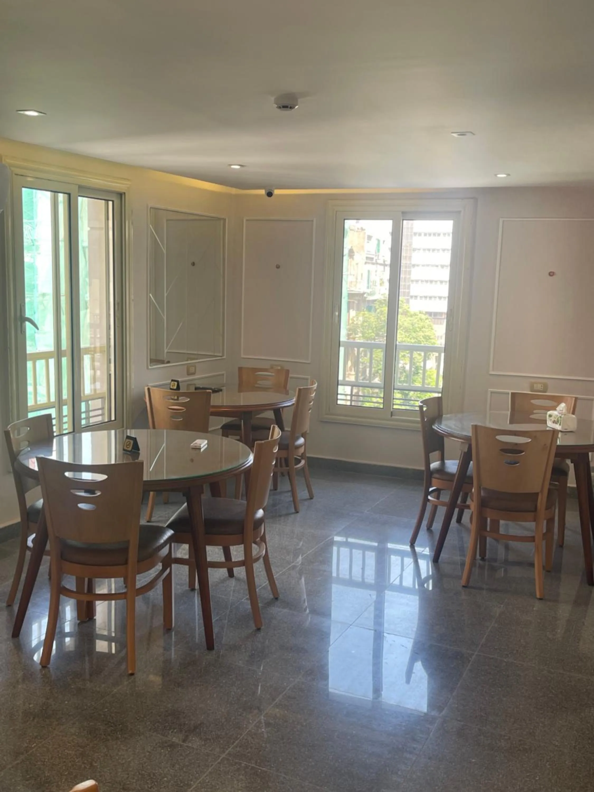 Restaurant/places to eat in Miramar Evergreen Hotel