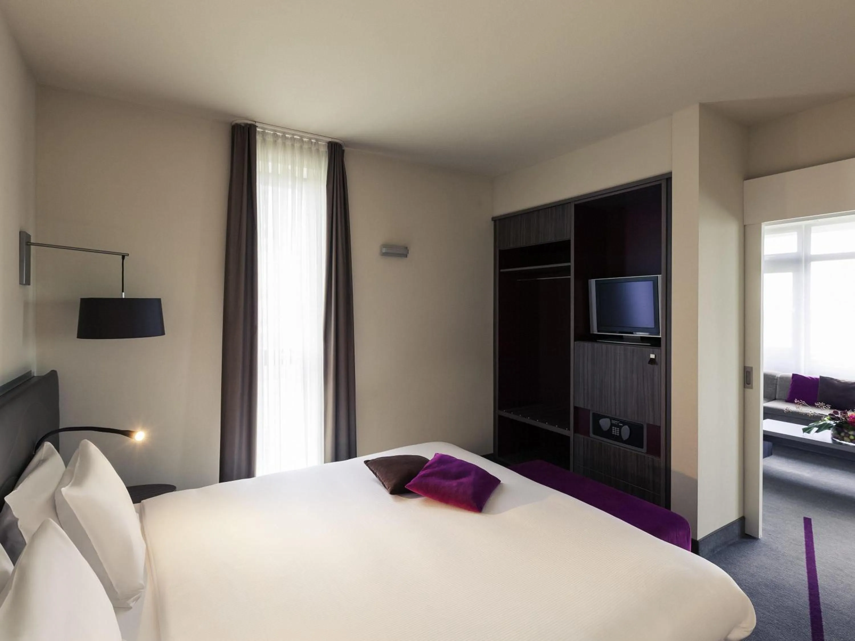 Bedroom, Bed in Mercure Hotel Groningen Martiniplaza