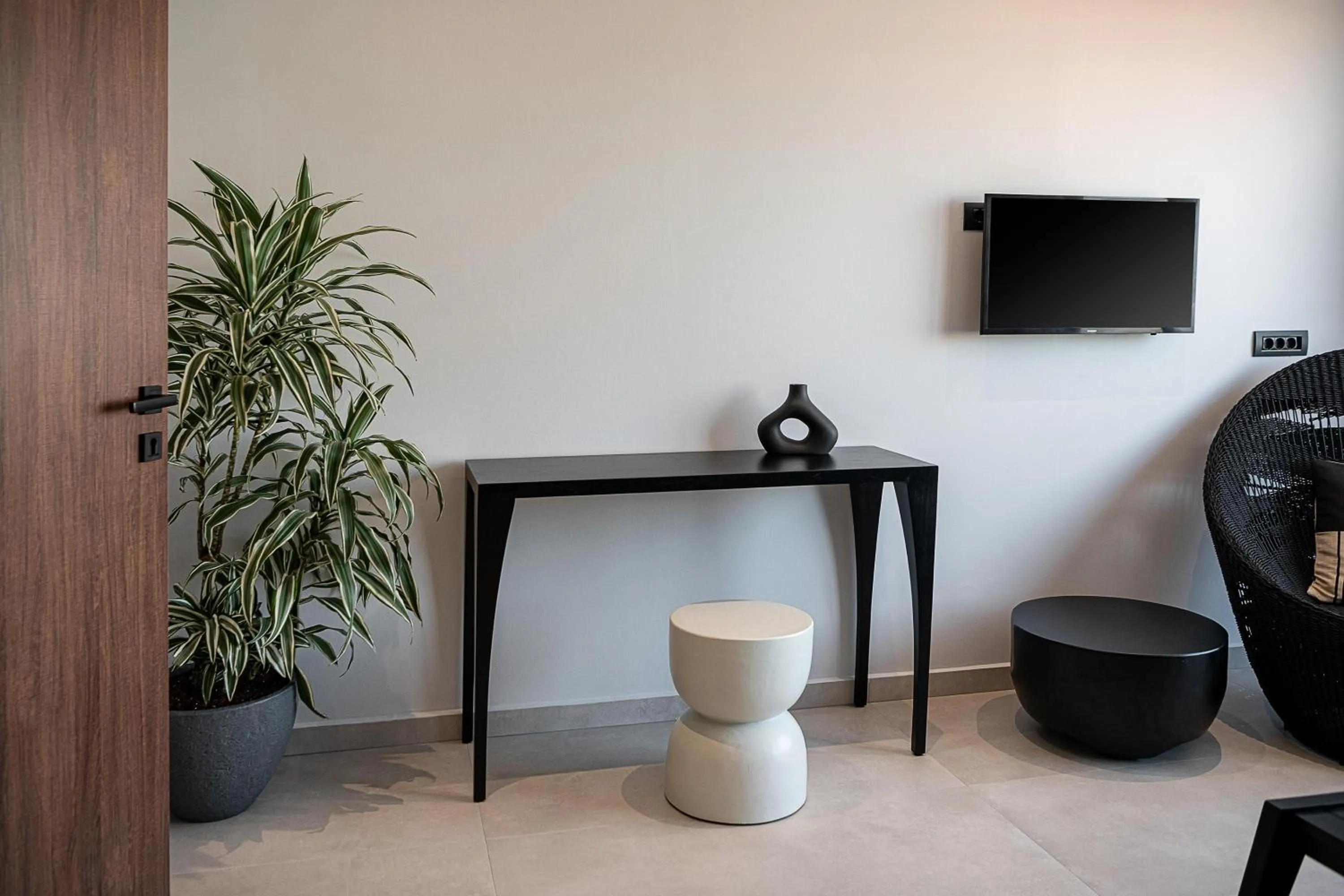 TV and multimedia in Theta Boutique Hotel