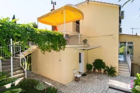 Property building in Guest House Kanjuo