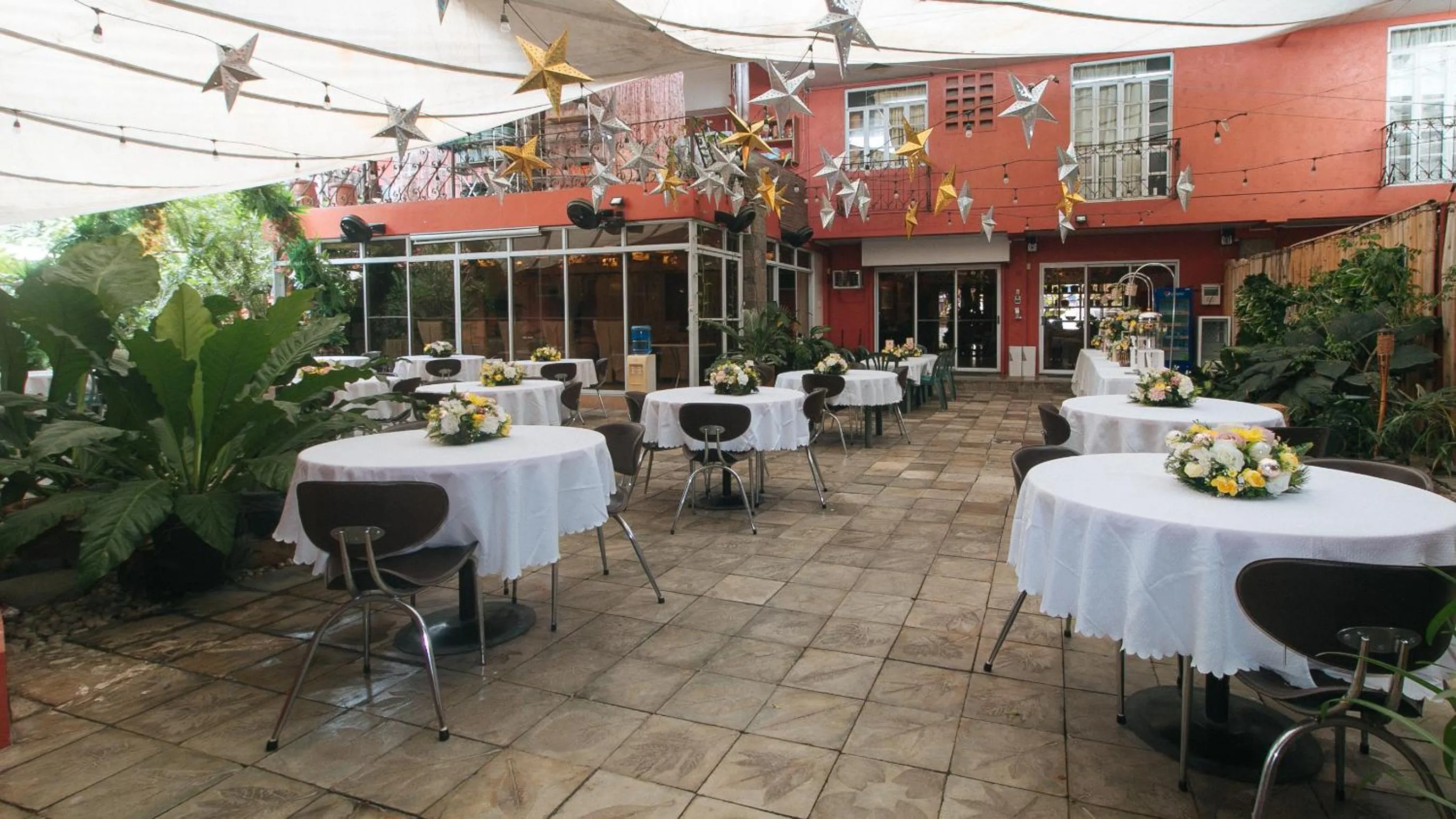 Restaurant/places to eat in RedDoorz Premium at Anisabel Suites Davao City