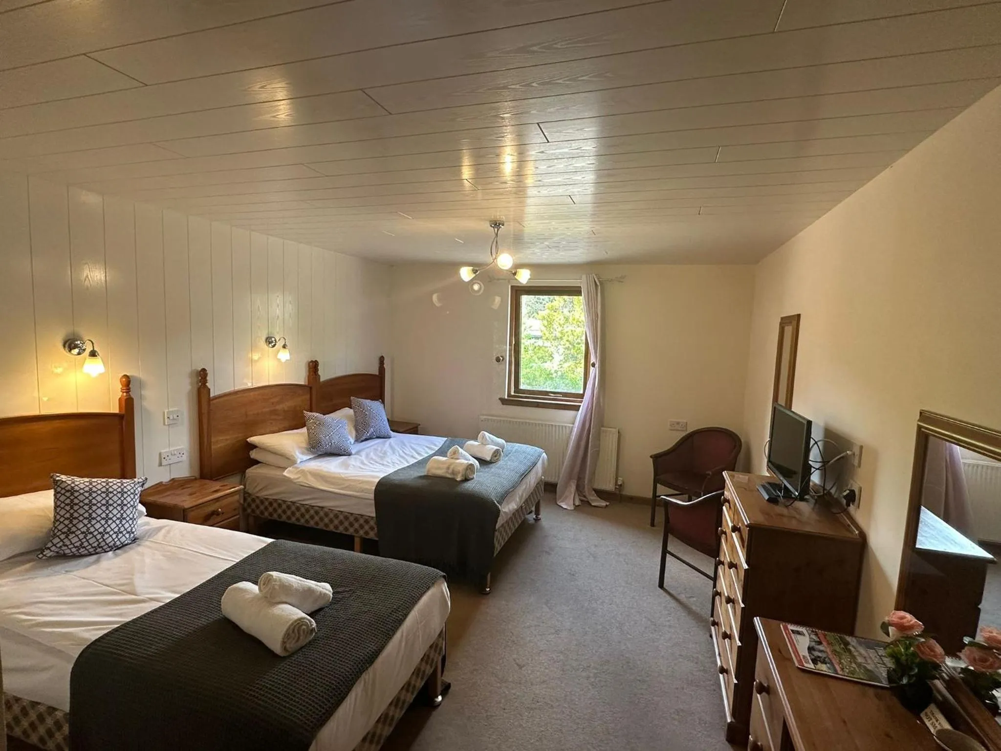 Bedroom in OYO Mackay's Travel Lodge Hotel