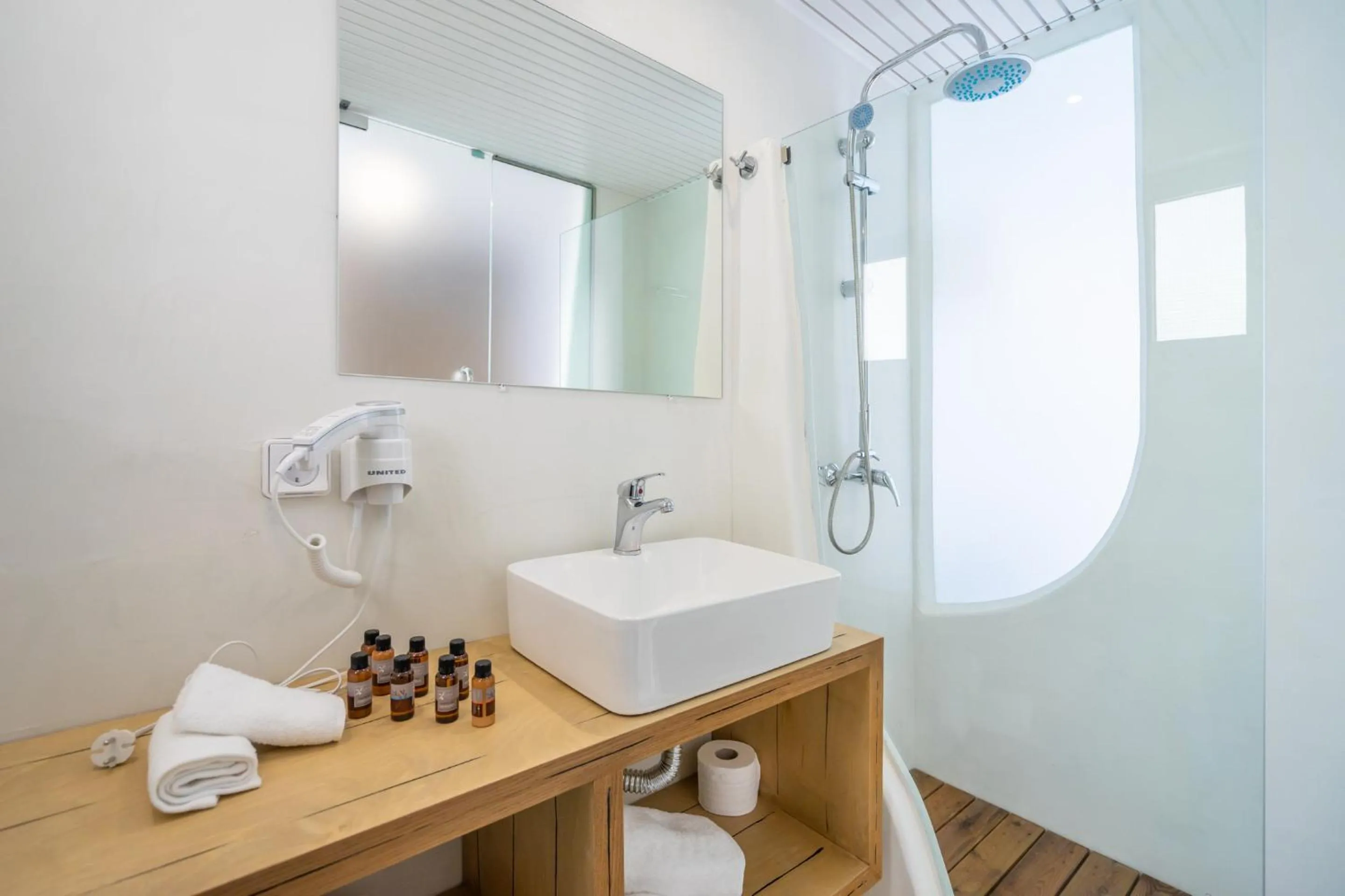 Shower in Aloe Hotel - Adults Only