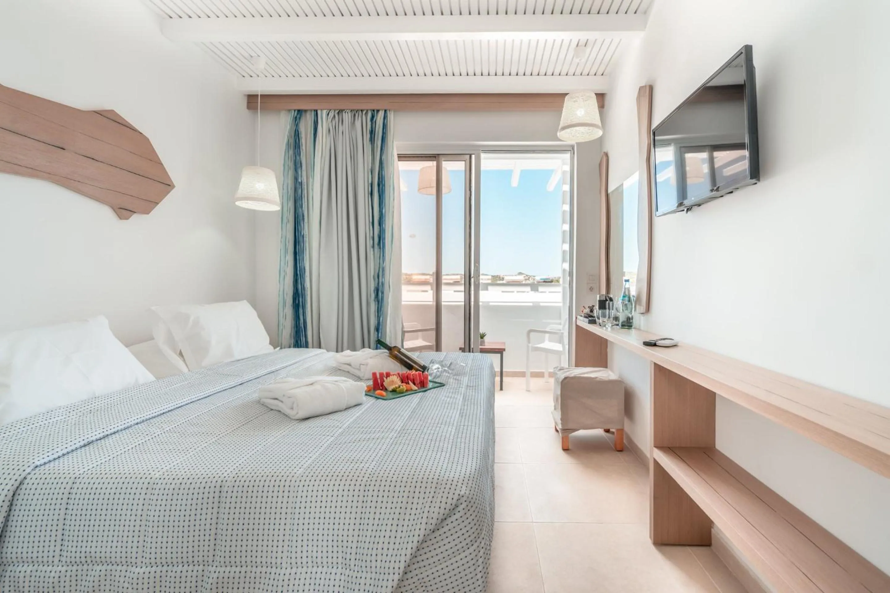 TV and multimedia, Bed in Aloe Hotel - Adults Only