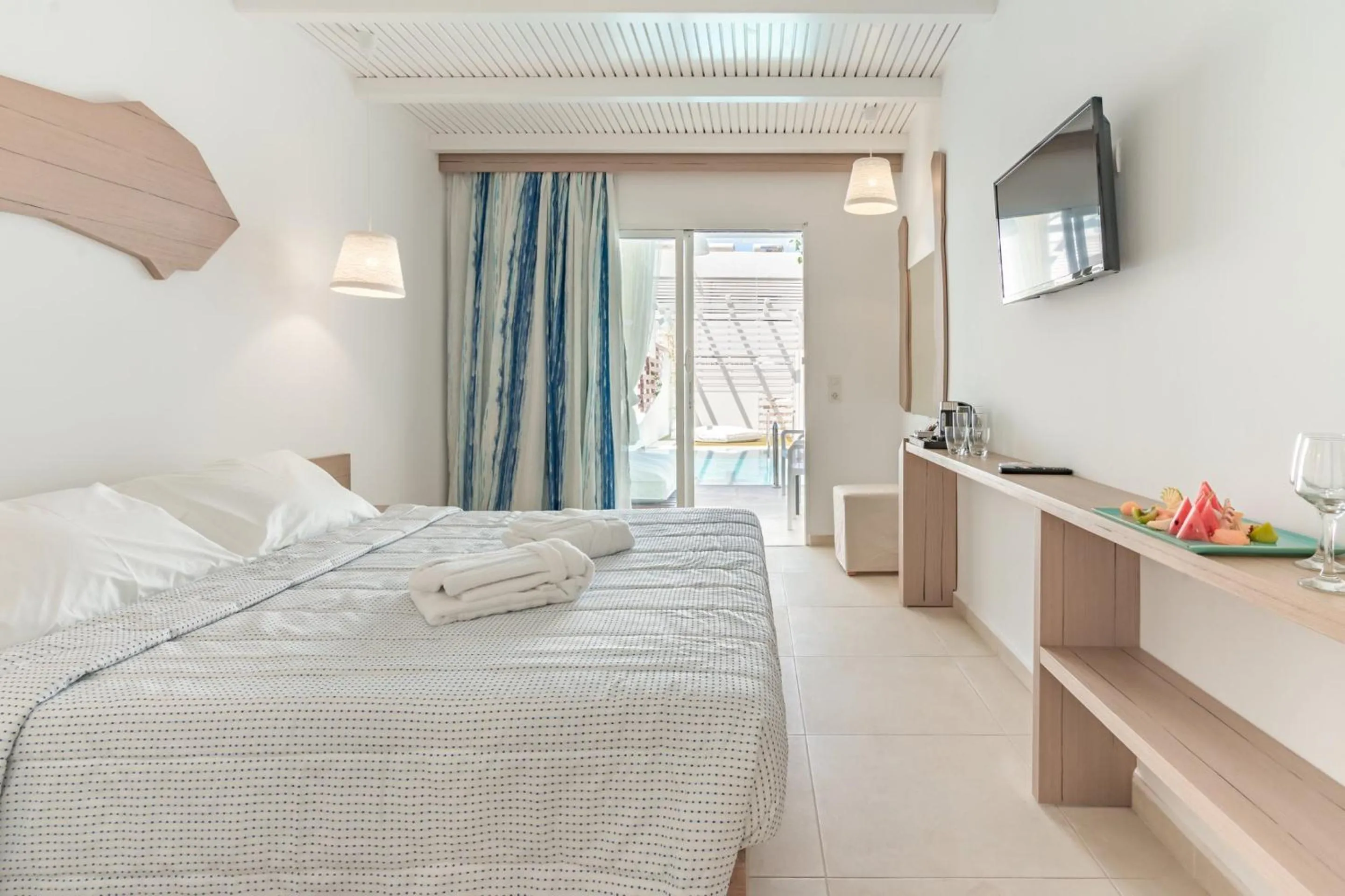 View (from property/room), Bed in Aloe Hotel - Adults Only