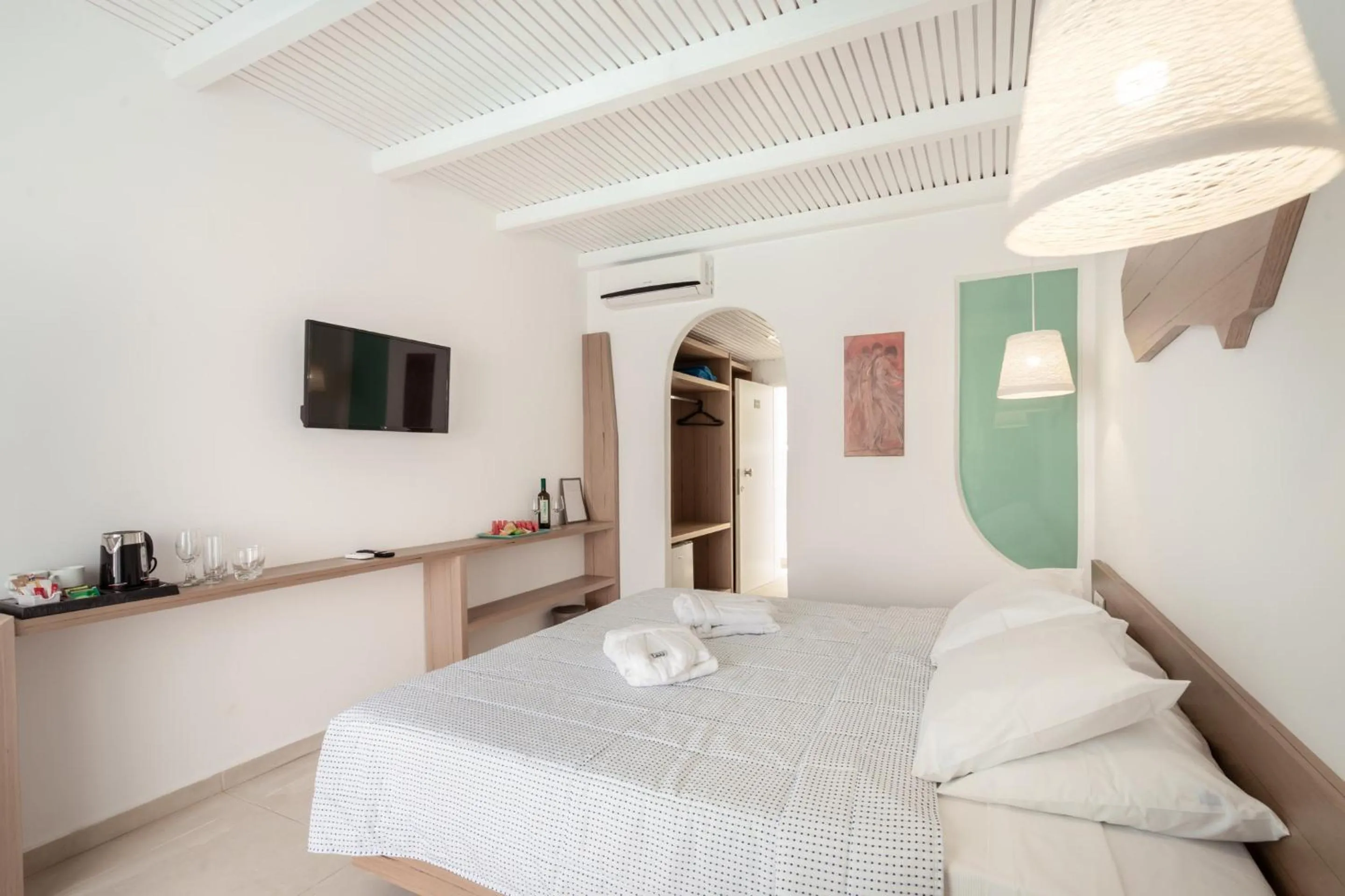 TV and multimedia, Bed in Aloe Hotel - Adults Only